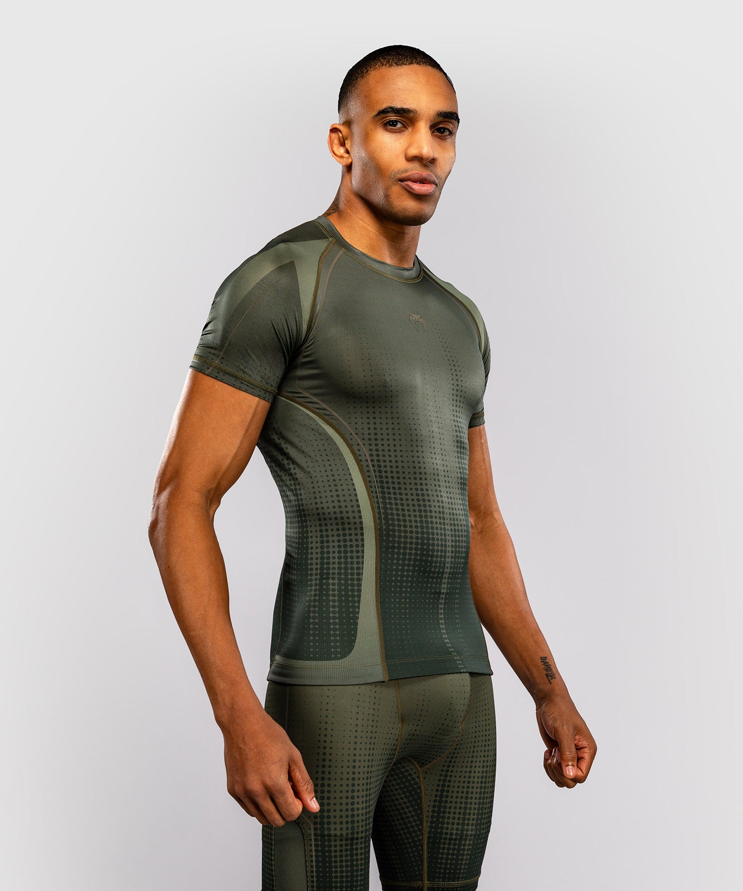 Venum Stealth Kurzarm Rashguard – Khaki/Dunkelgrün