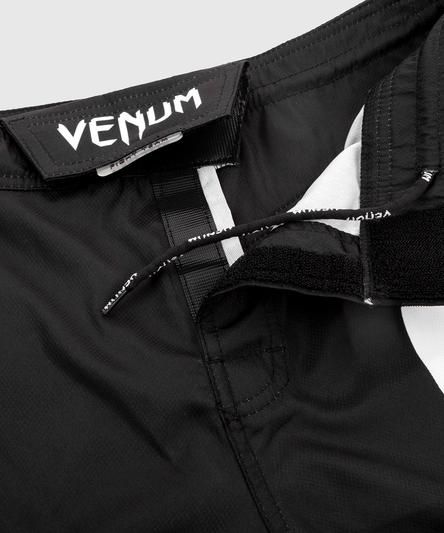 Fightshort Venum Light 3.0 - Black/White