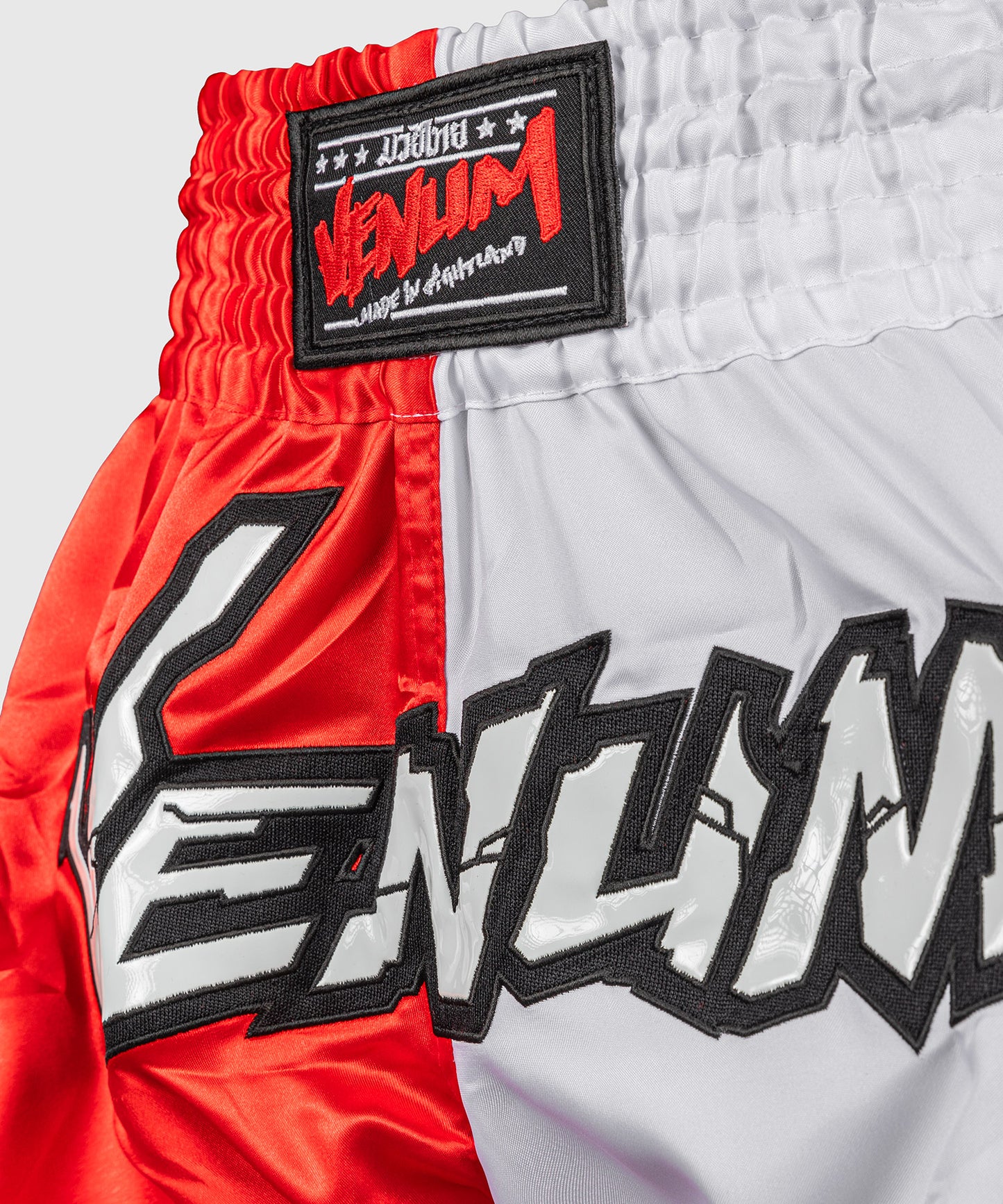 Venum Inferno 2.0 Muay Thai Shorts - Rot/Weiß