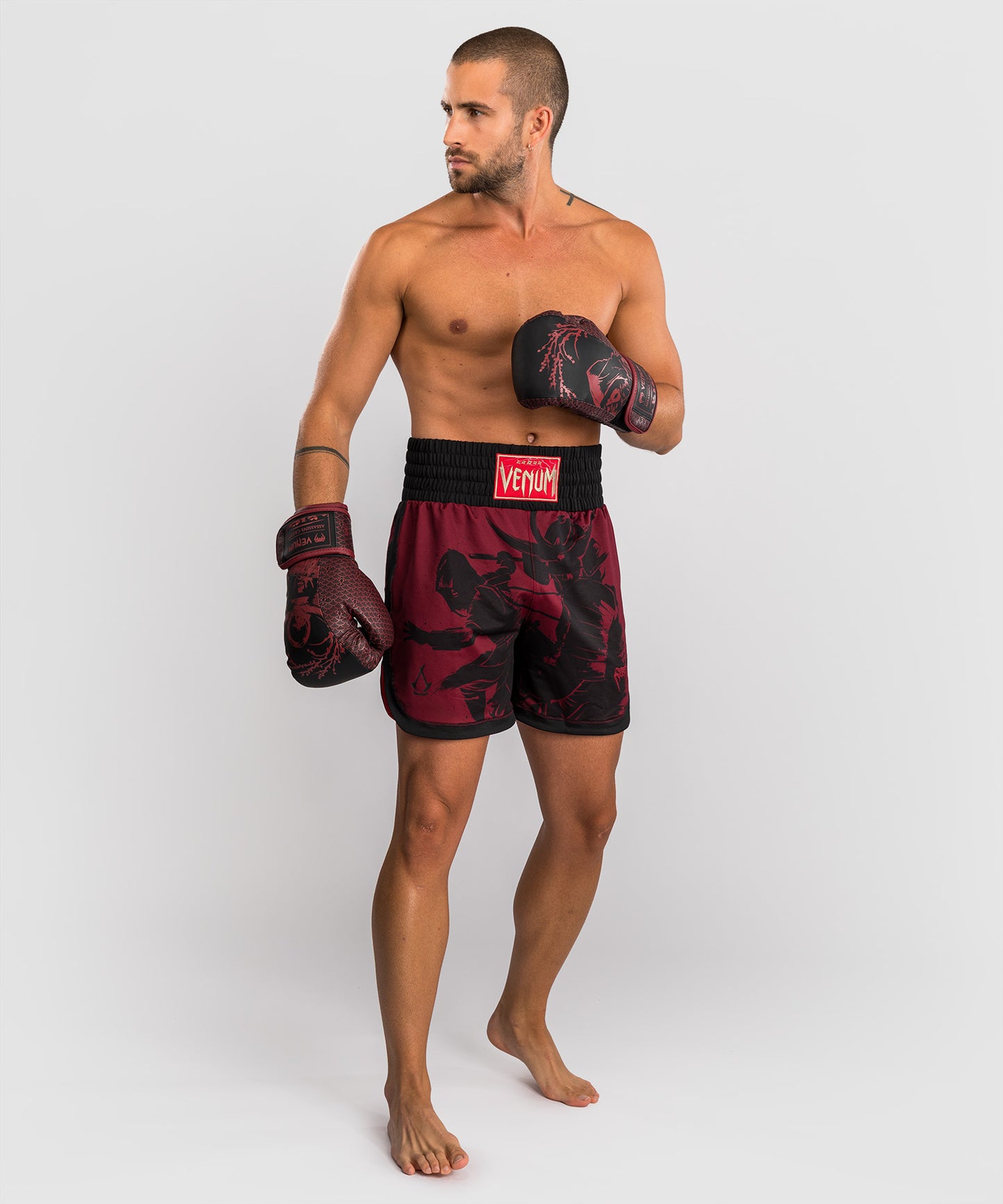 Venum x Assassin’s Creed Shadows Pantaloni da Boxe da Uomo - Borgogna/Nero