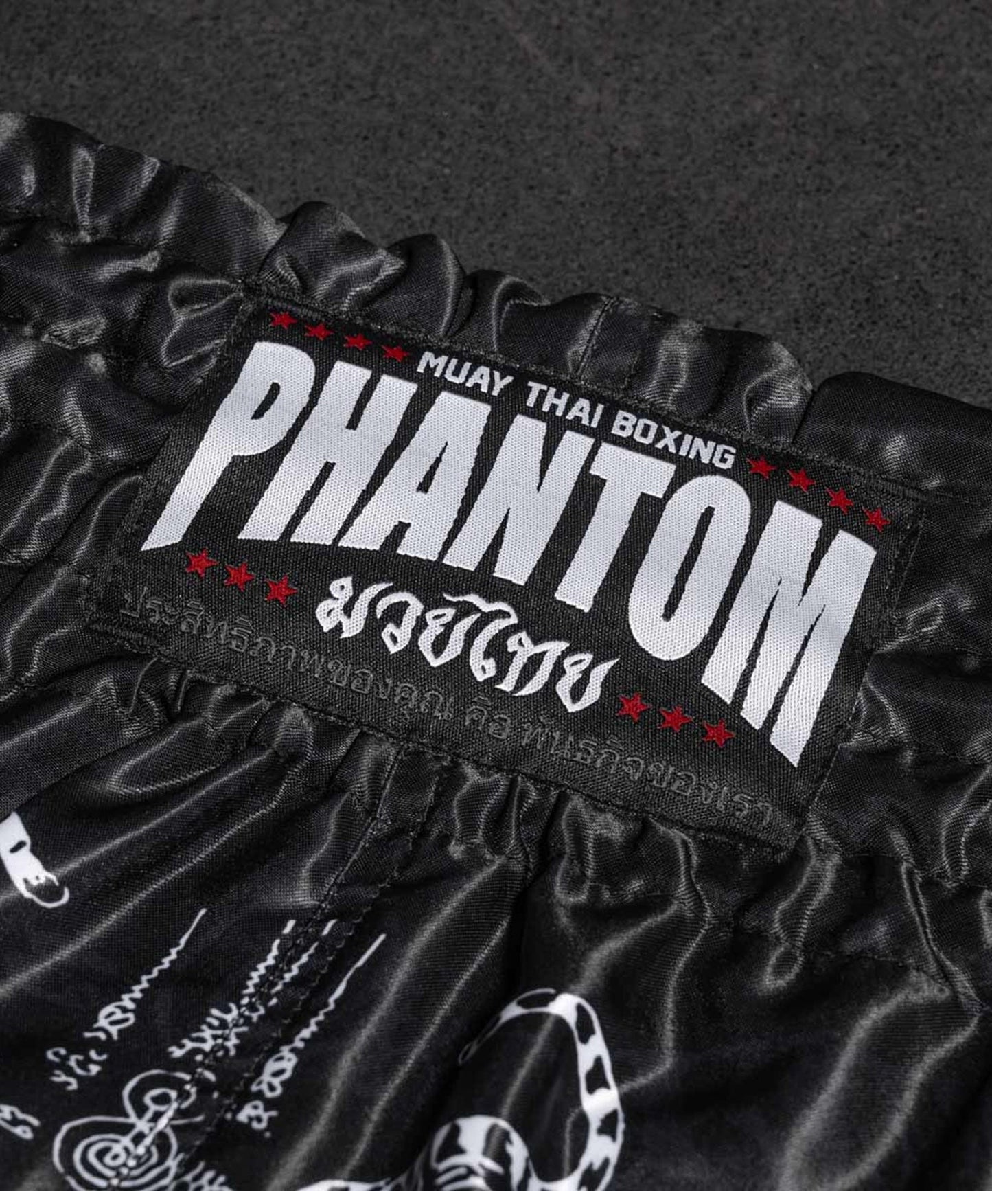 Short de Muay Thai Phantom Athletics Sak Yant - Noir