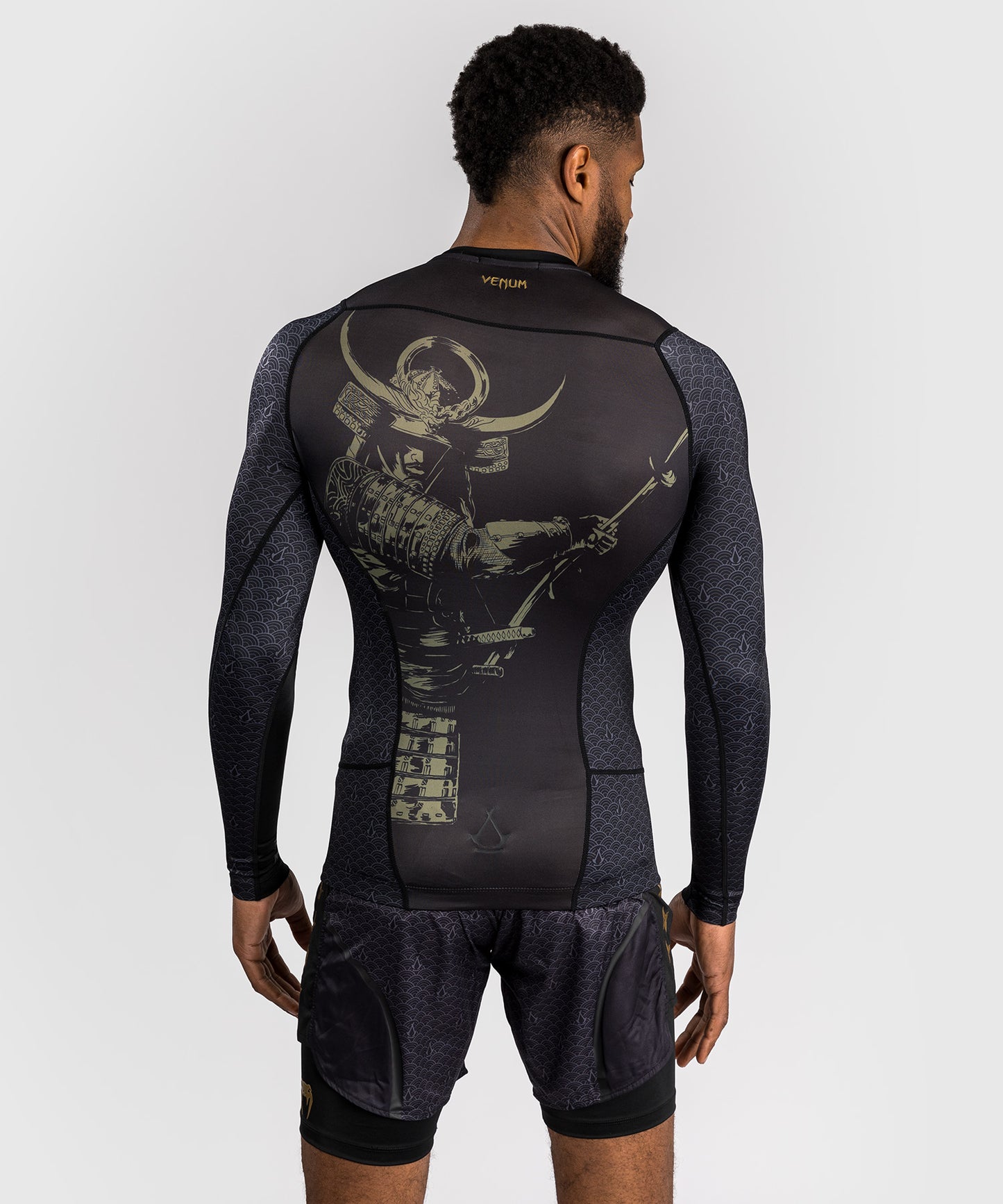 Venum x Assassin’s Creed Shadows Men's Long Sleeve Rashguard - Schwarz