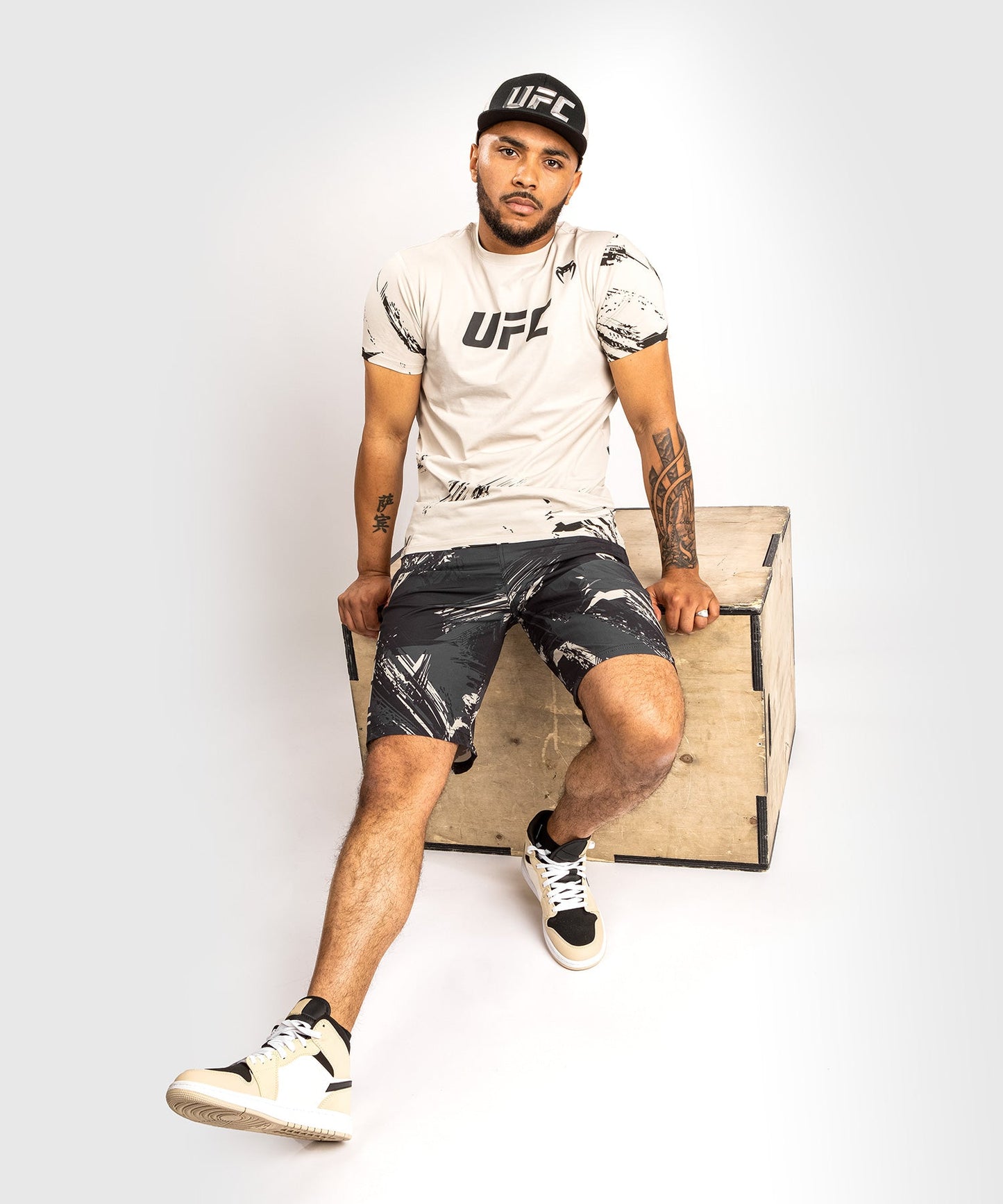 Venum Authentic Fight Week 2.0 UFC T-Shirt - Kurzarm - Sand