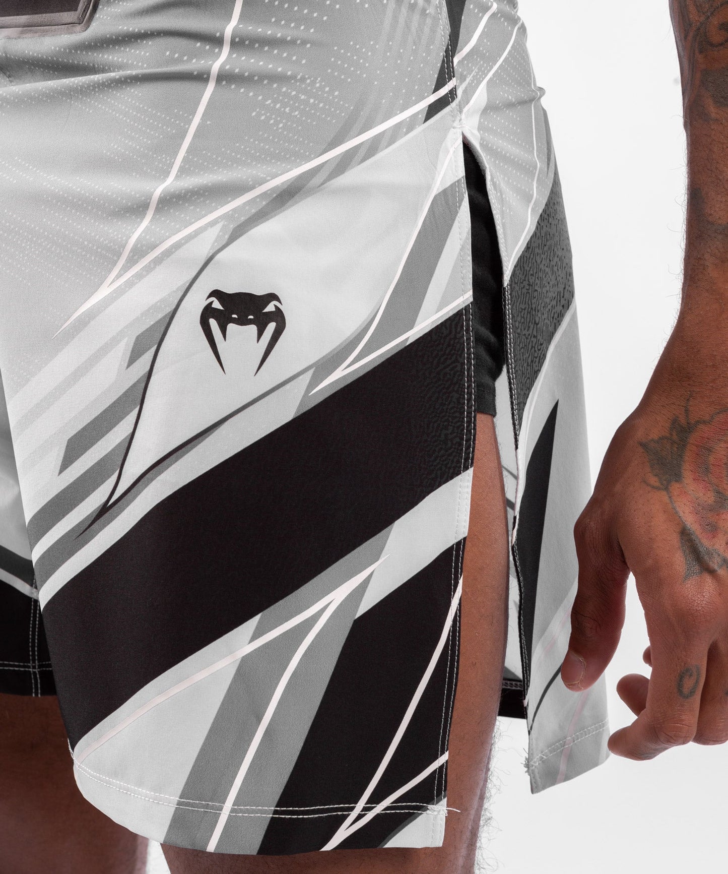 Venum Authentic Fight Night Gladiator UFC Männer Fightshorts - Weiß