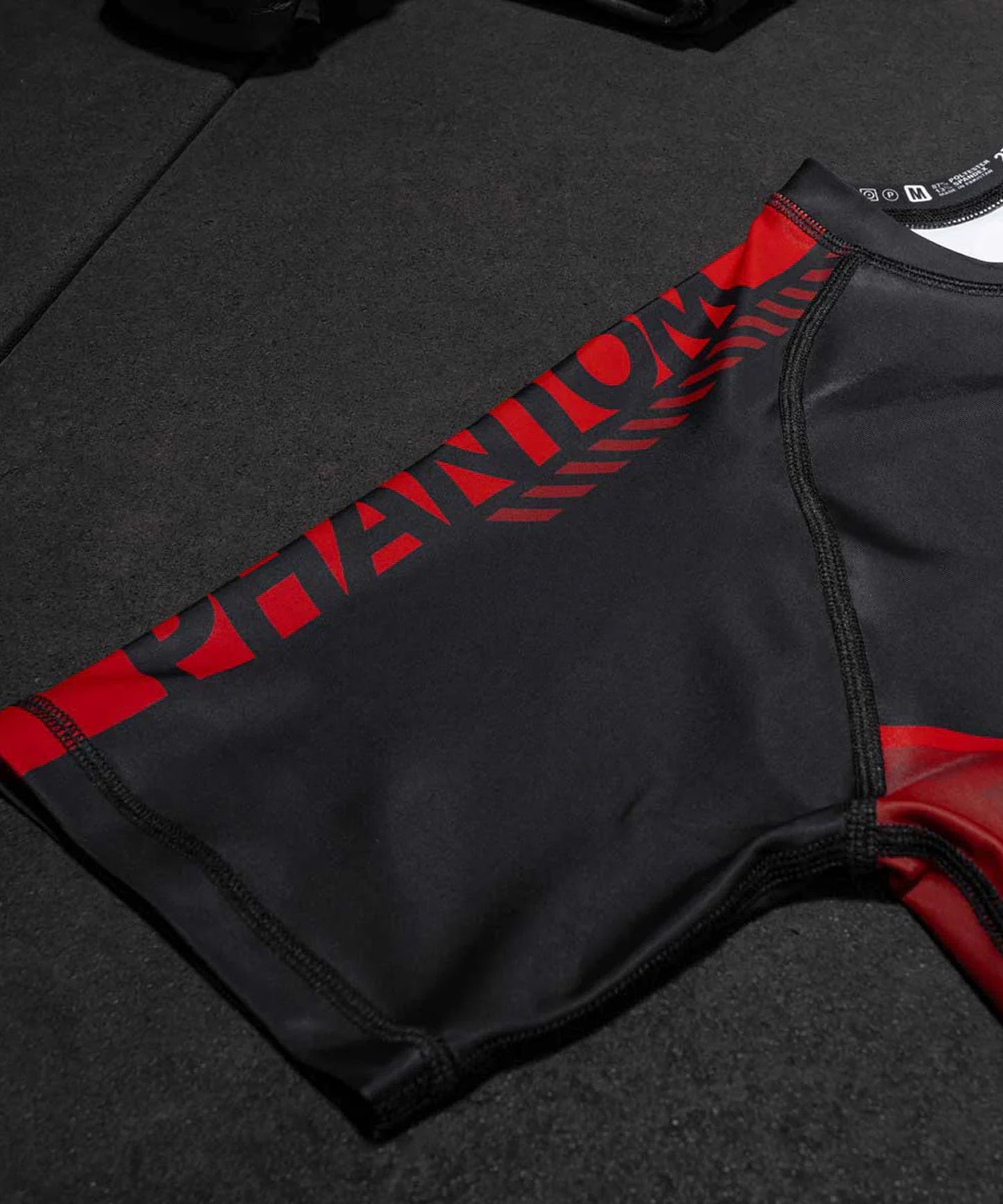 Phantom Athletics Evo Apex Rashguard - Negro/Rojo