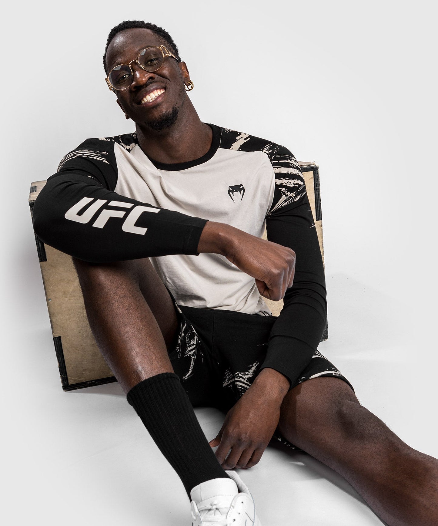 Venum Authentic Fight Week 2.0 UFC T-Shirt - Langarm - Sand