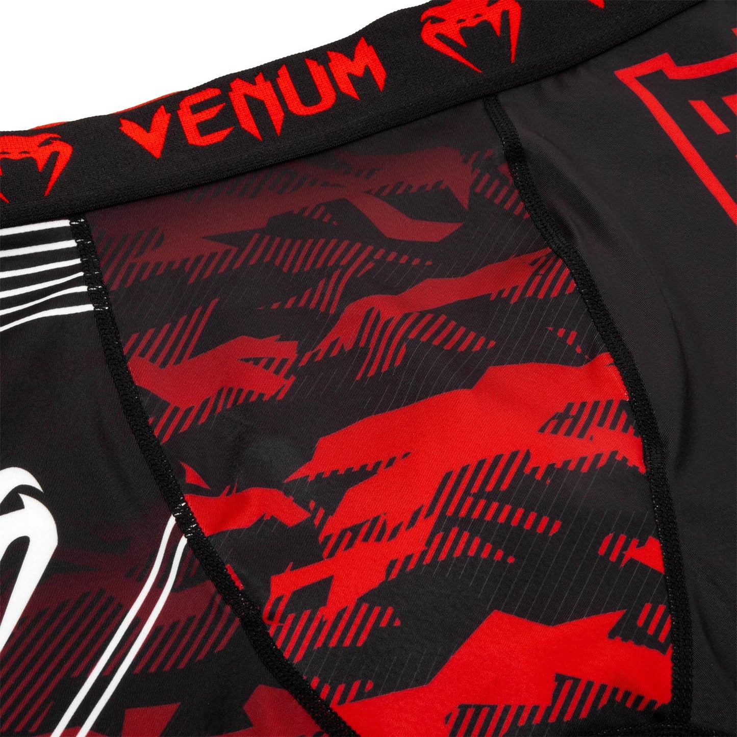 Short de compression Venum Okinawa 2.0 - Noir/Blanc-Rouge