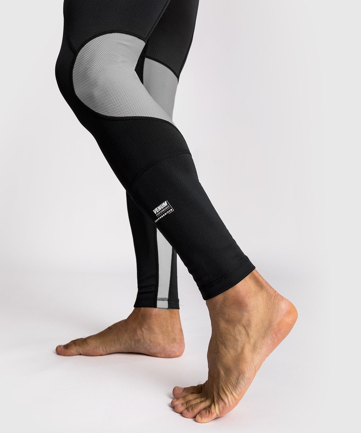 Venum Adrenaline Pantaloni Compressivi – Nero/Grigio Argento