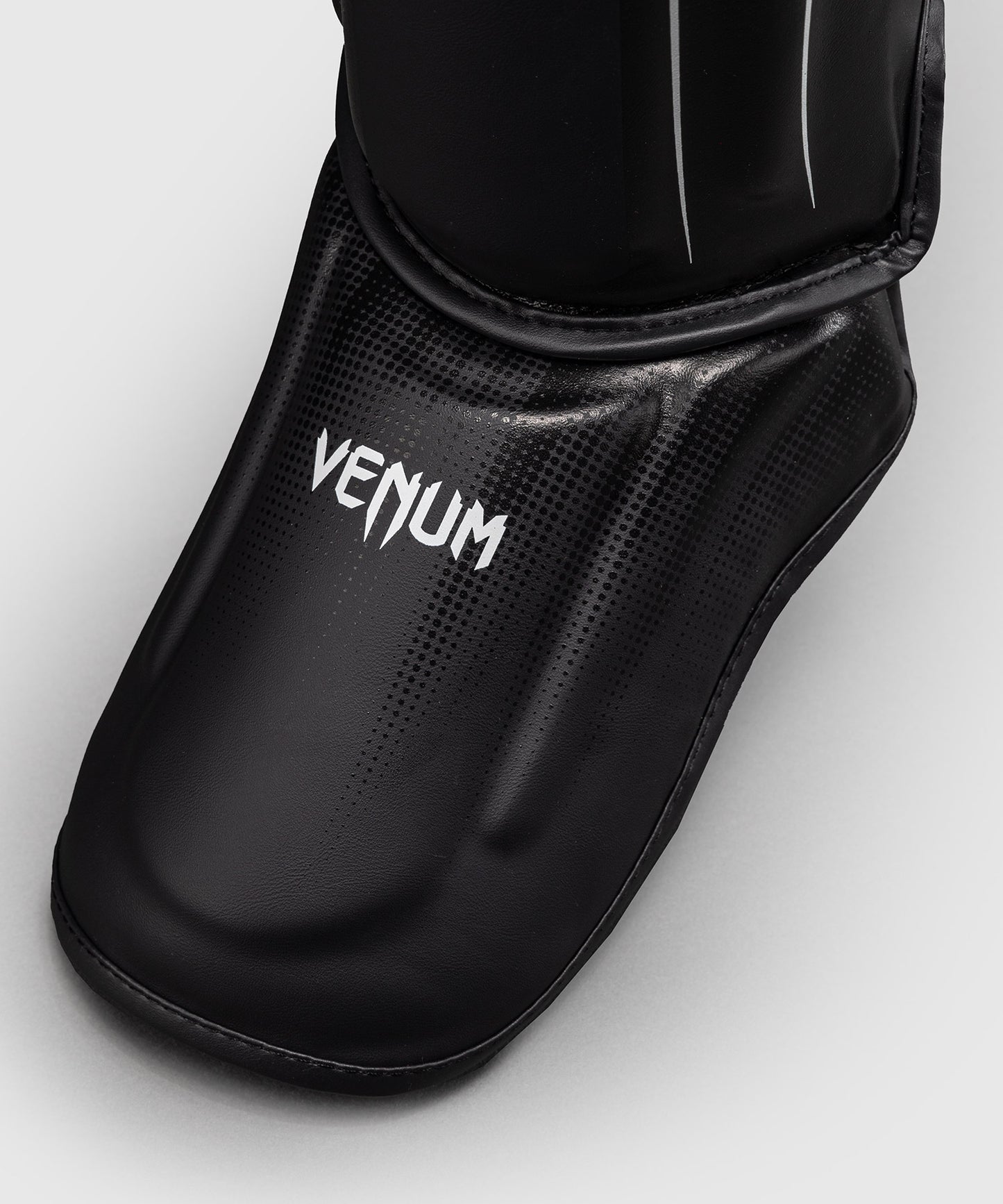 Protège-tibias Venum Stealth – Noir/Blanc