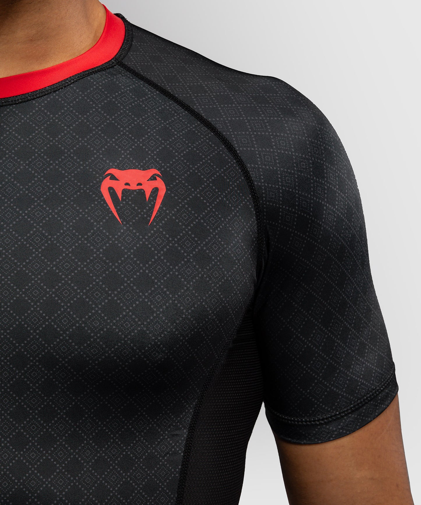 Rashguard à Manches Courtes Venum x Roger Gracie Signature - Noir/Rouge