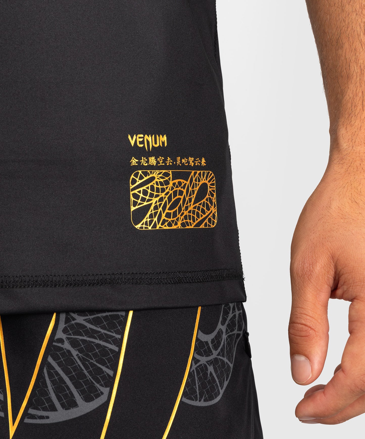 T-shirt Venum Serpenti Dry-Tech – Noir/Argent/Or