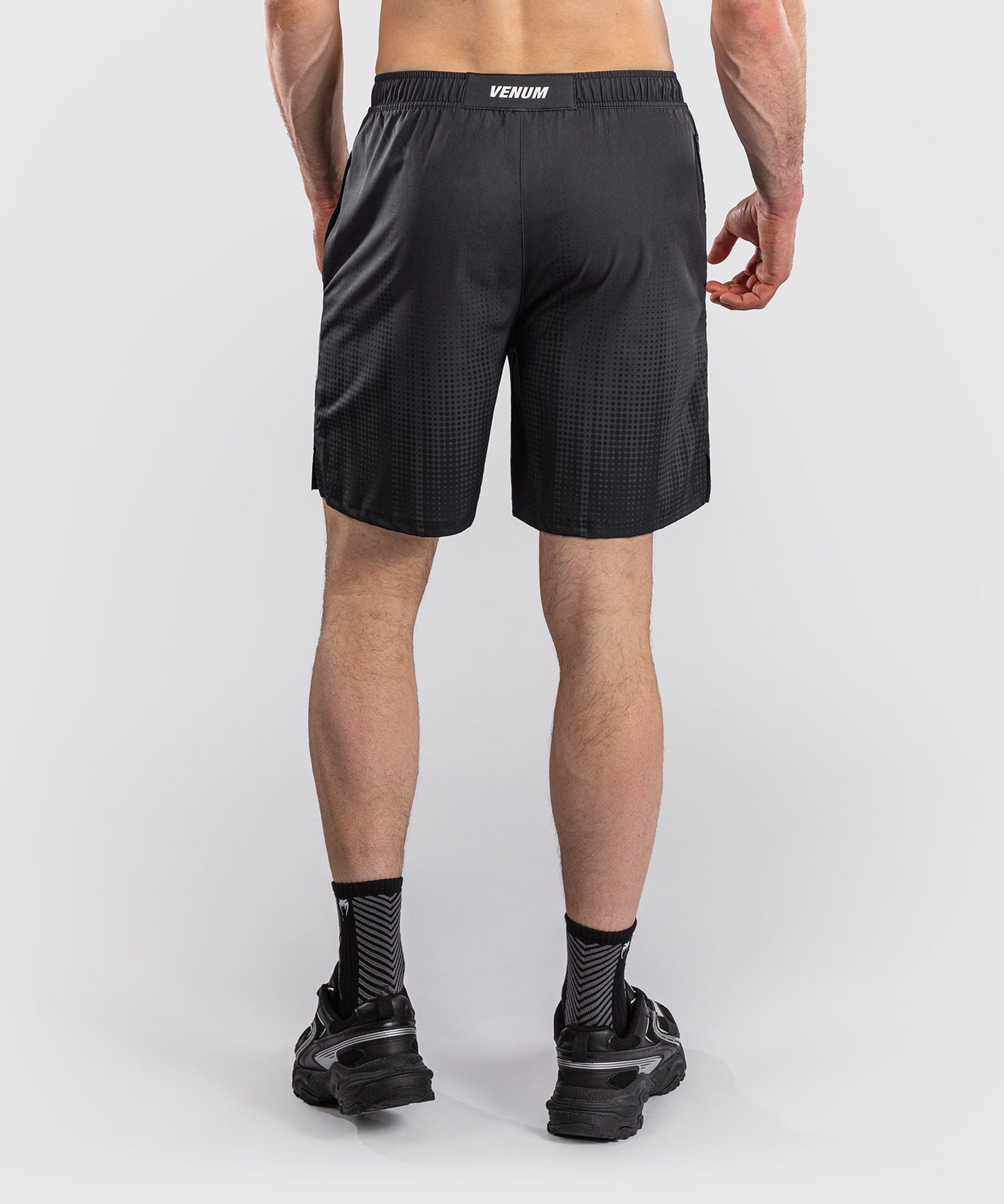 Venum Stealth Trainingsshorts – Schwarz/Weiß