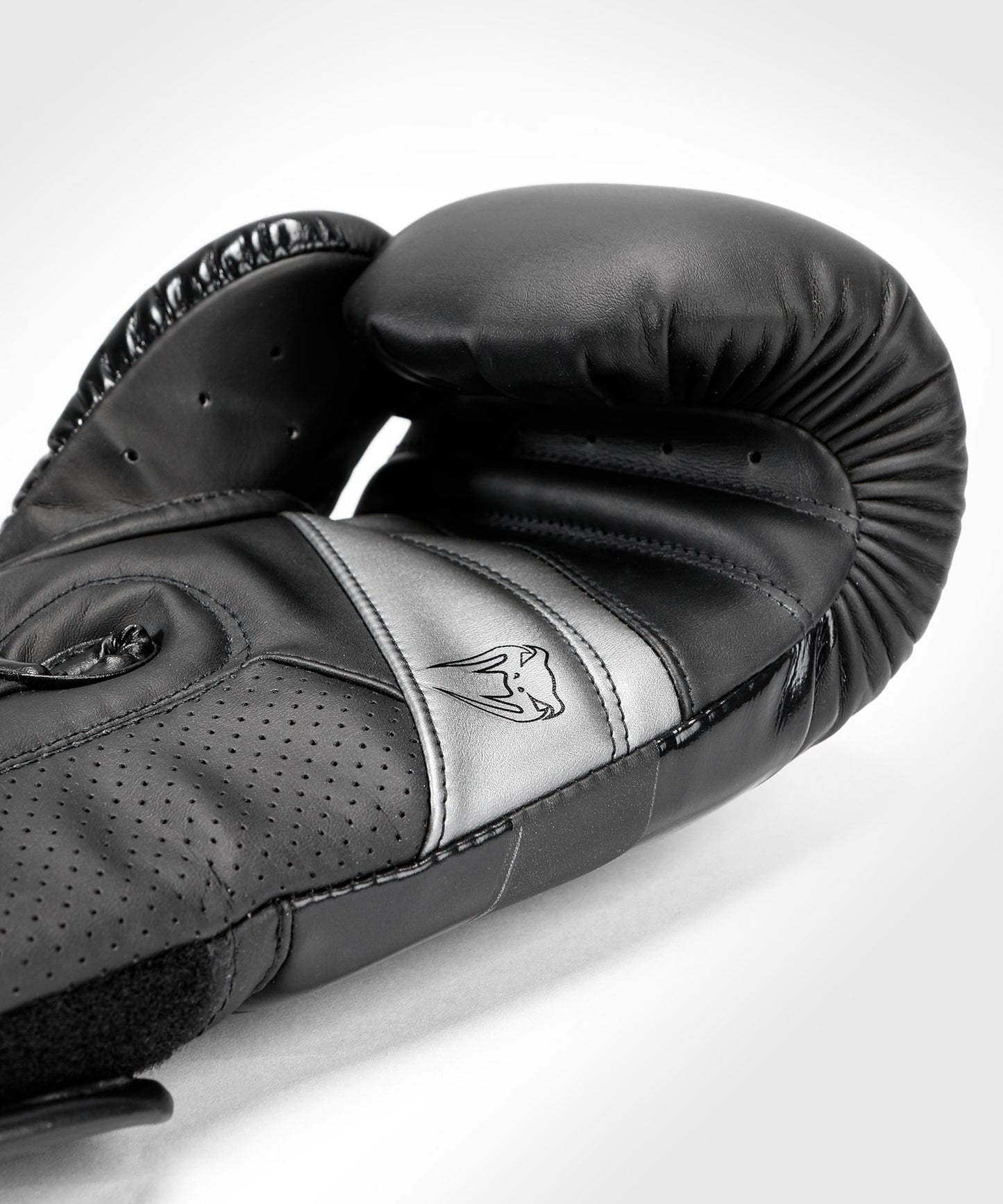 Venum Elite Evo Boxhandschuhe - Schwarz/Schwarz