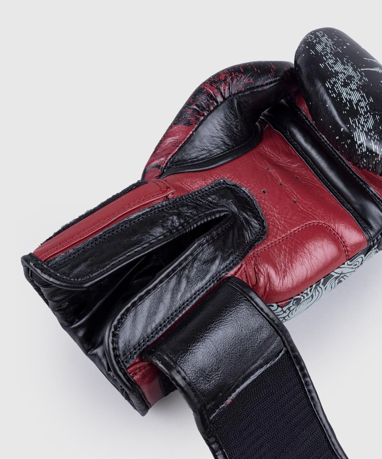 Gants de Boxe 8 Weapons Hanuman Yant - Noir/Rouge