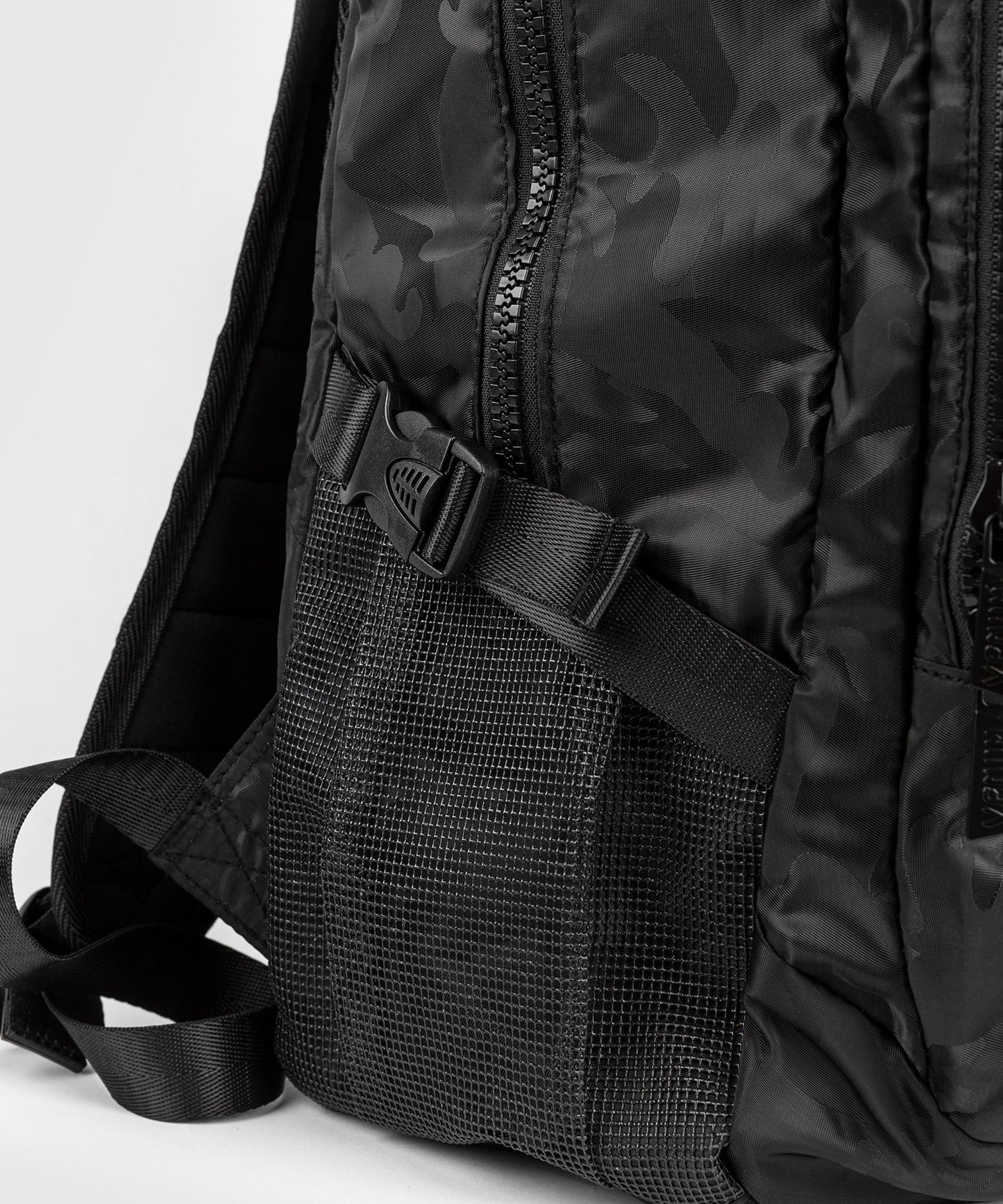 Venum Challenger Pro Rucksack (20-25L) – Schwarz/Dunkles Camo