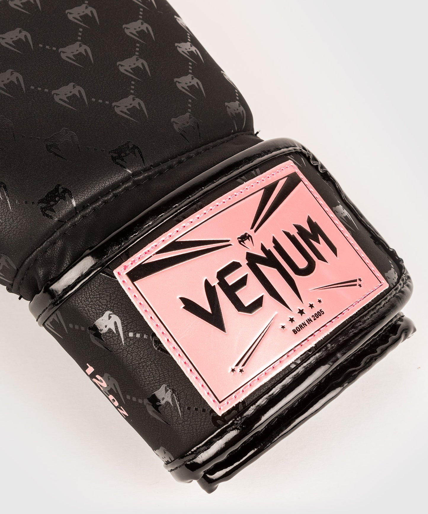 Guantes de Boxeo Venum Impact Monogram – Negro/Oro Rosa 