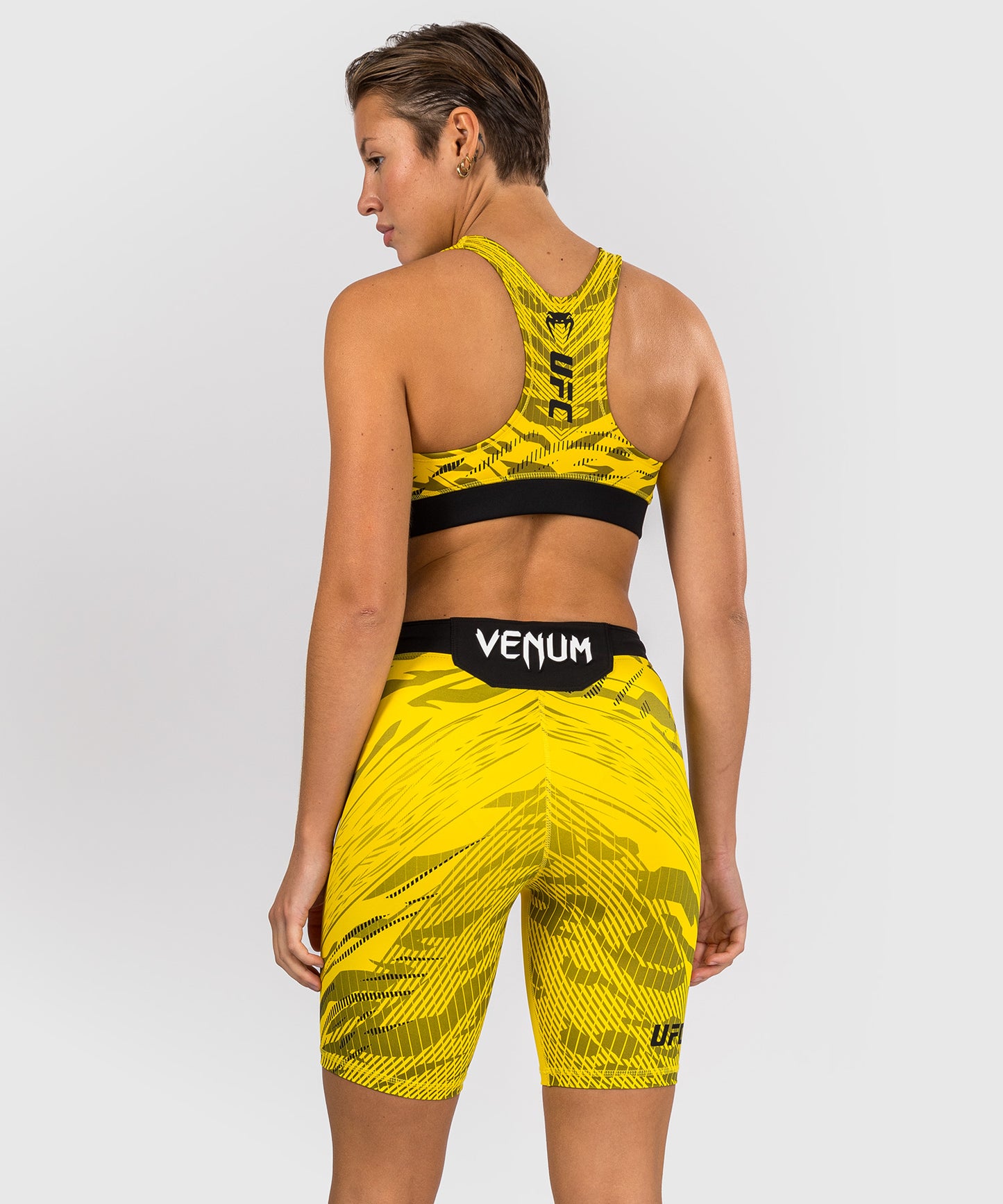 UFC Fusion by Venum Authentic Fight Night Vale Tudo Shorts para Mujer - Ajuste Largo - Amarillo