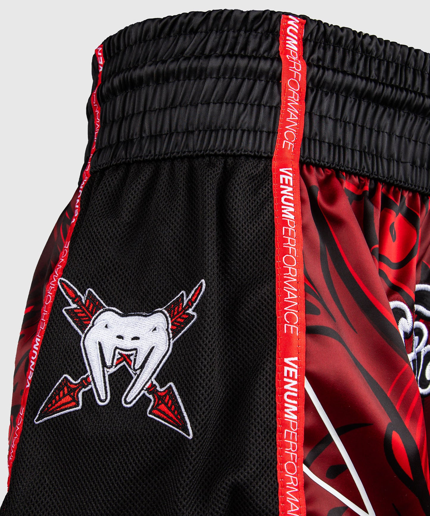 Venum Wolf Atak Pantaloncini Muay Thaï – Nero/Rosso