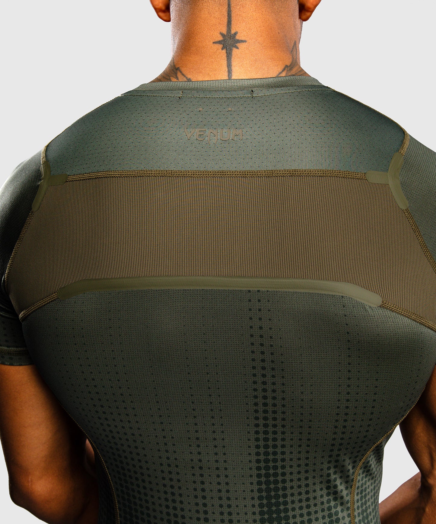 Venum Stealth Kurzarm Rashguard – Khaki/Dunkelgrün