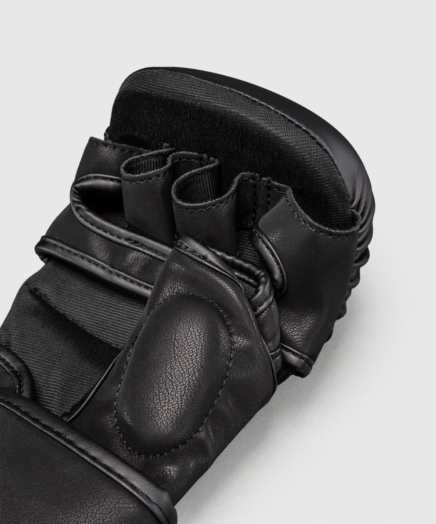 Venum G-Core Guantes de Sparring - Negro/Dorado