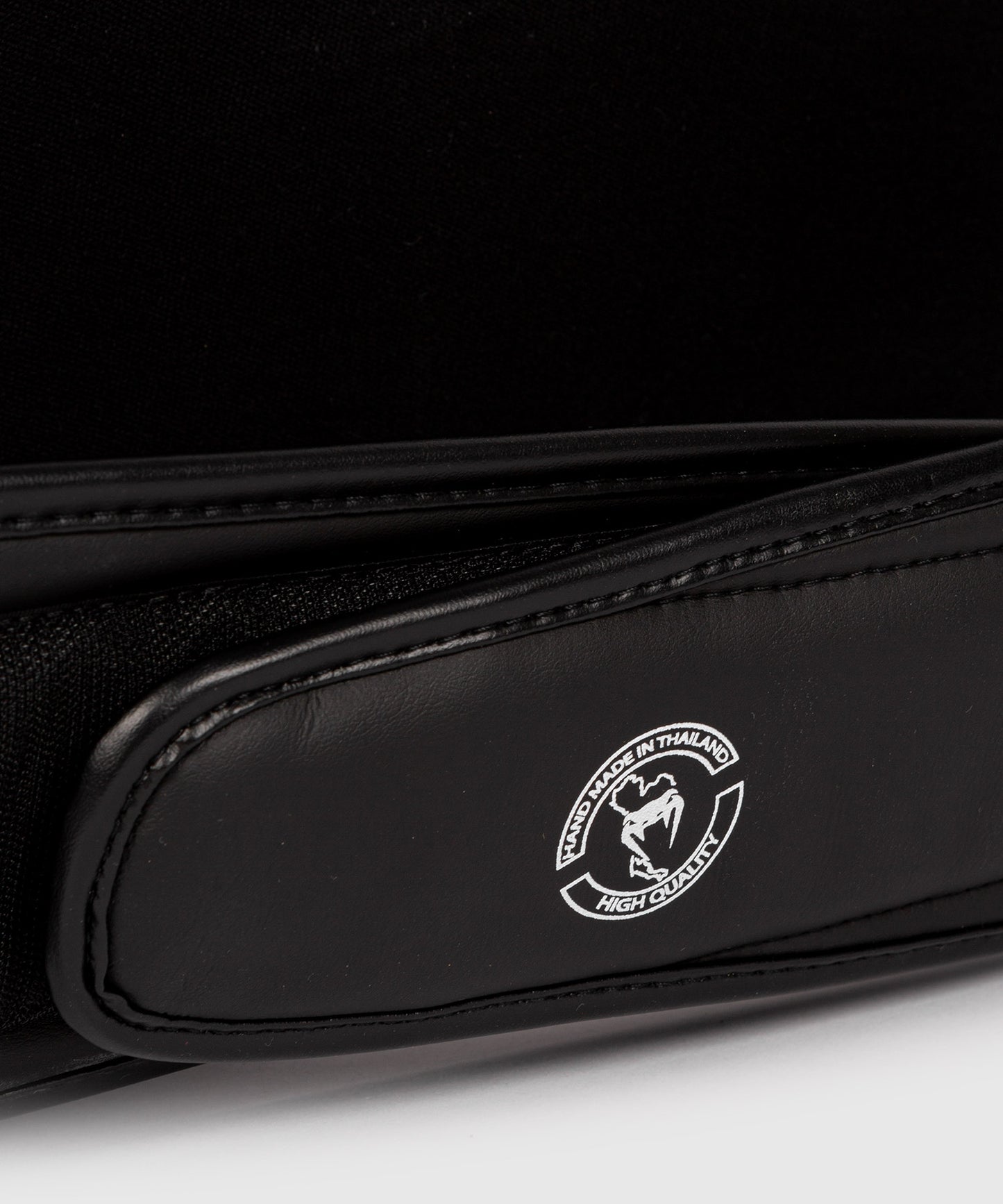 Venum Elite Bauchschutz – Schwarz/Weiß