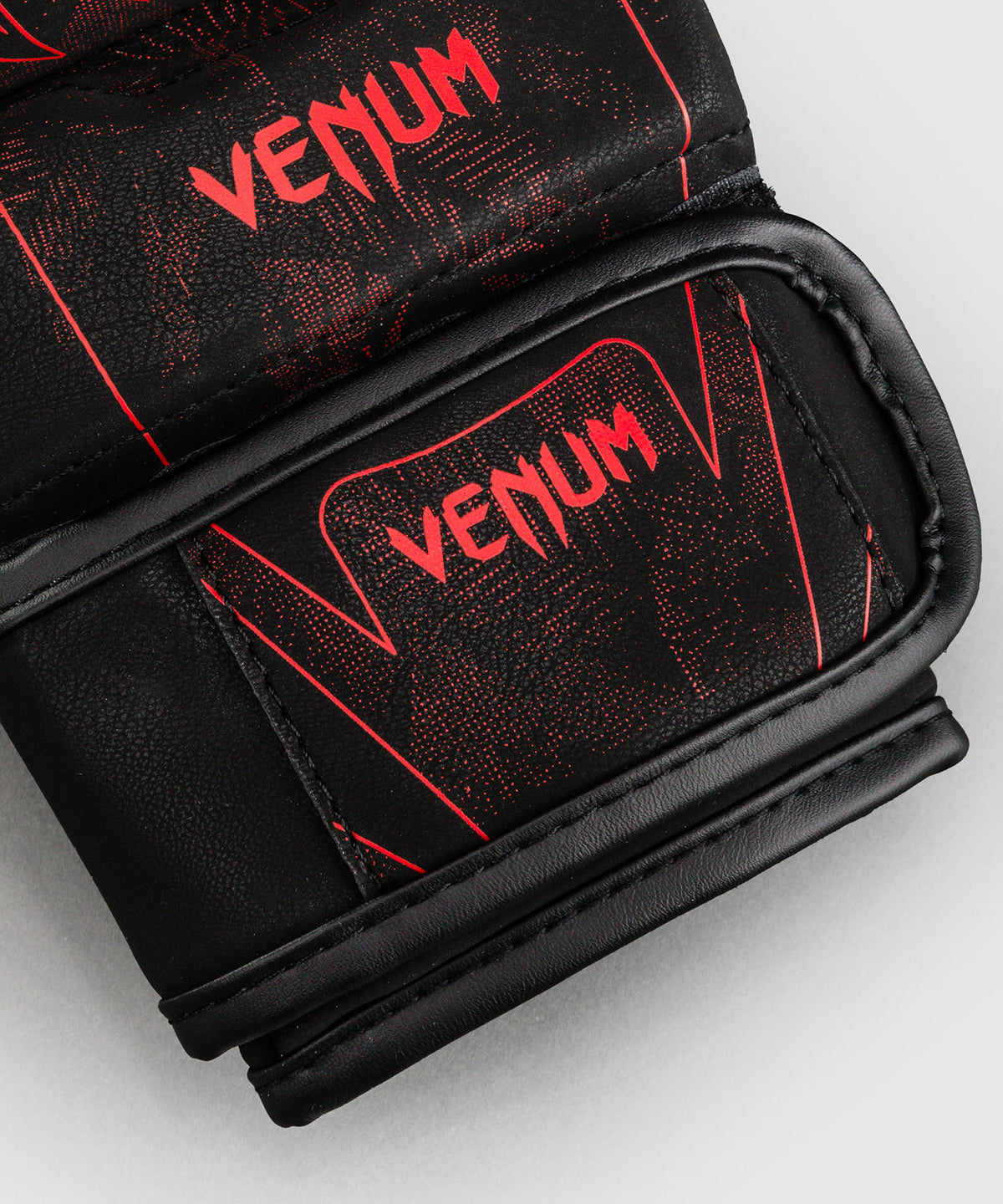 Venum Amazonia Reborn MMA-Sparringshandschuhe - Schwarz/Rot
