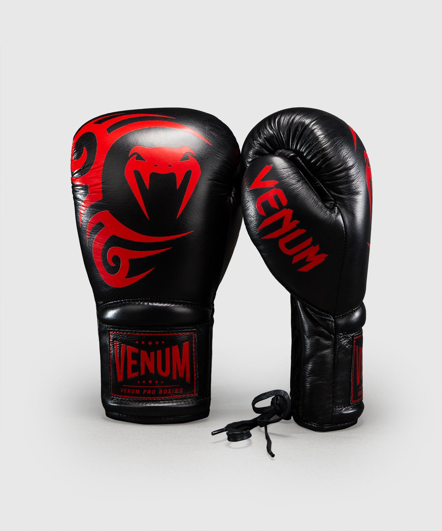 Gants de boxe Venum Giant 2.0 Mike Tyson Pro avec Lacets – Noir/Rouge - Sac inclus