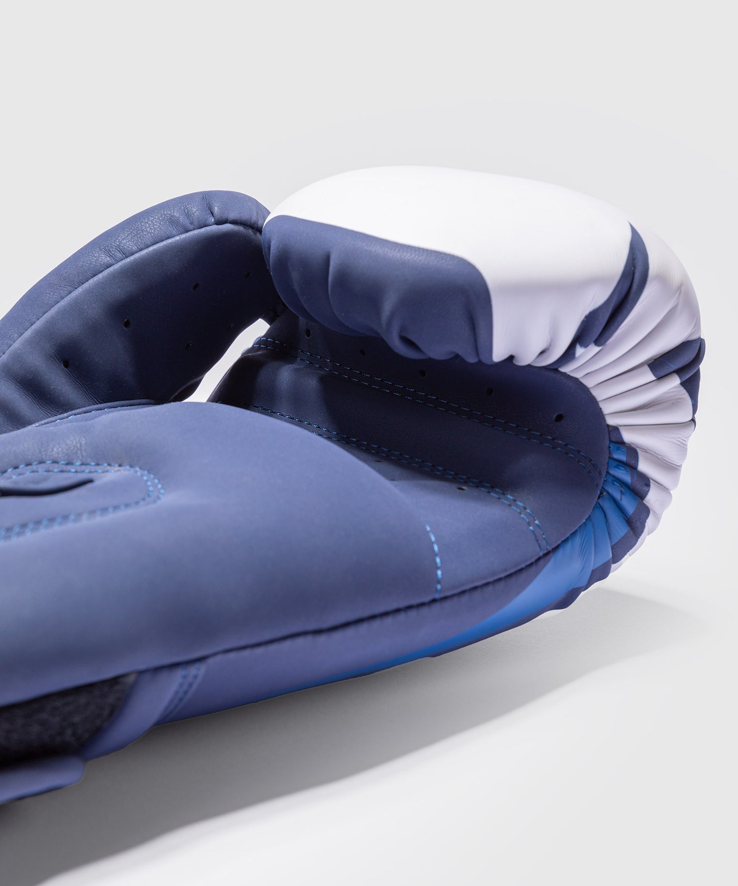 Gants de boxe Venum Hurricane – Bleu Minuit/Blanc