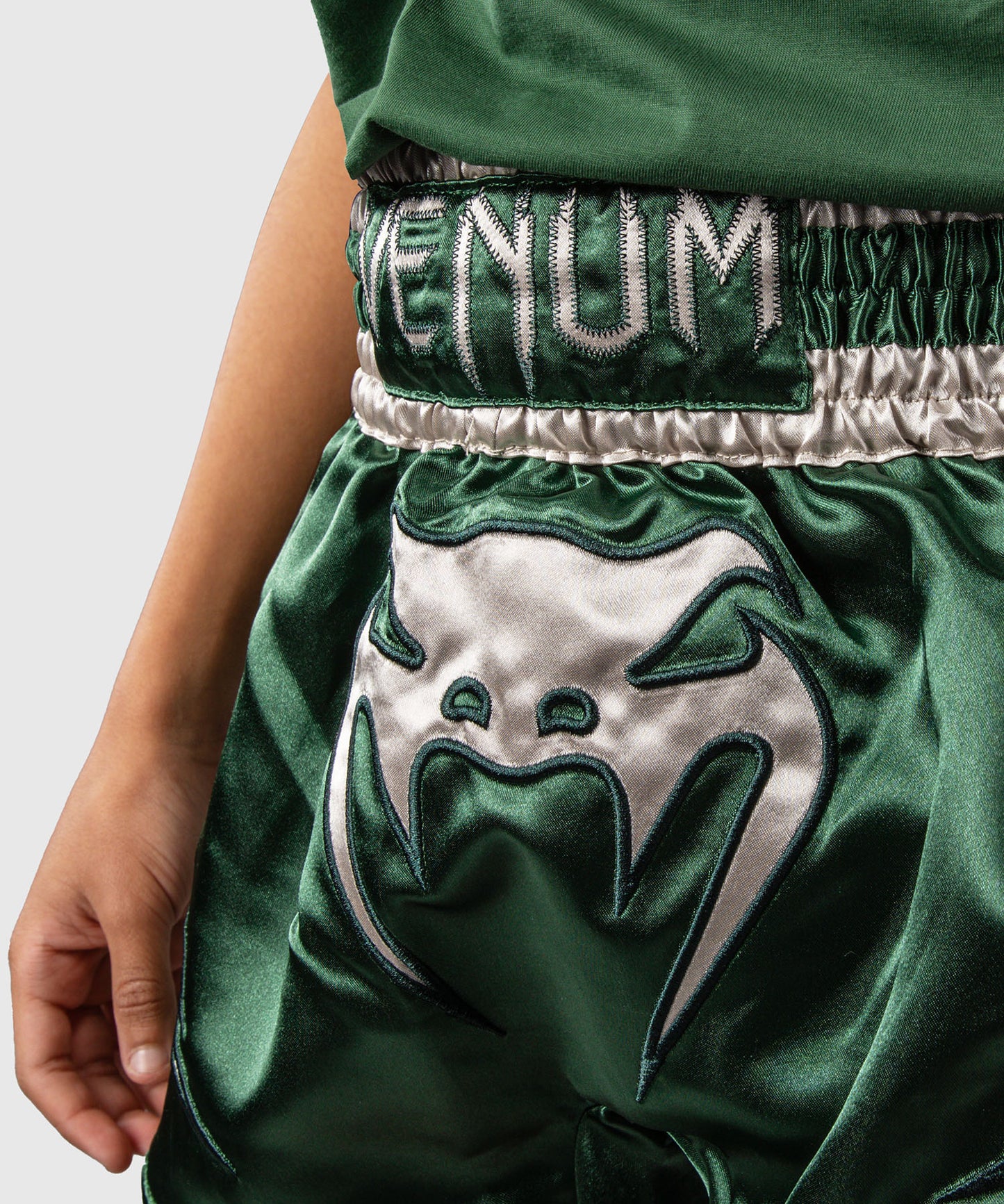 Venum Inferno Muay‑Thai‑Shorts – Waldgrün/Off‑White