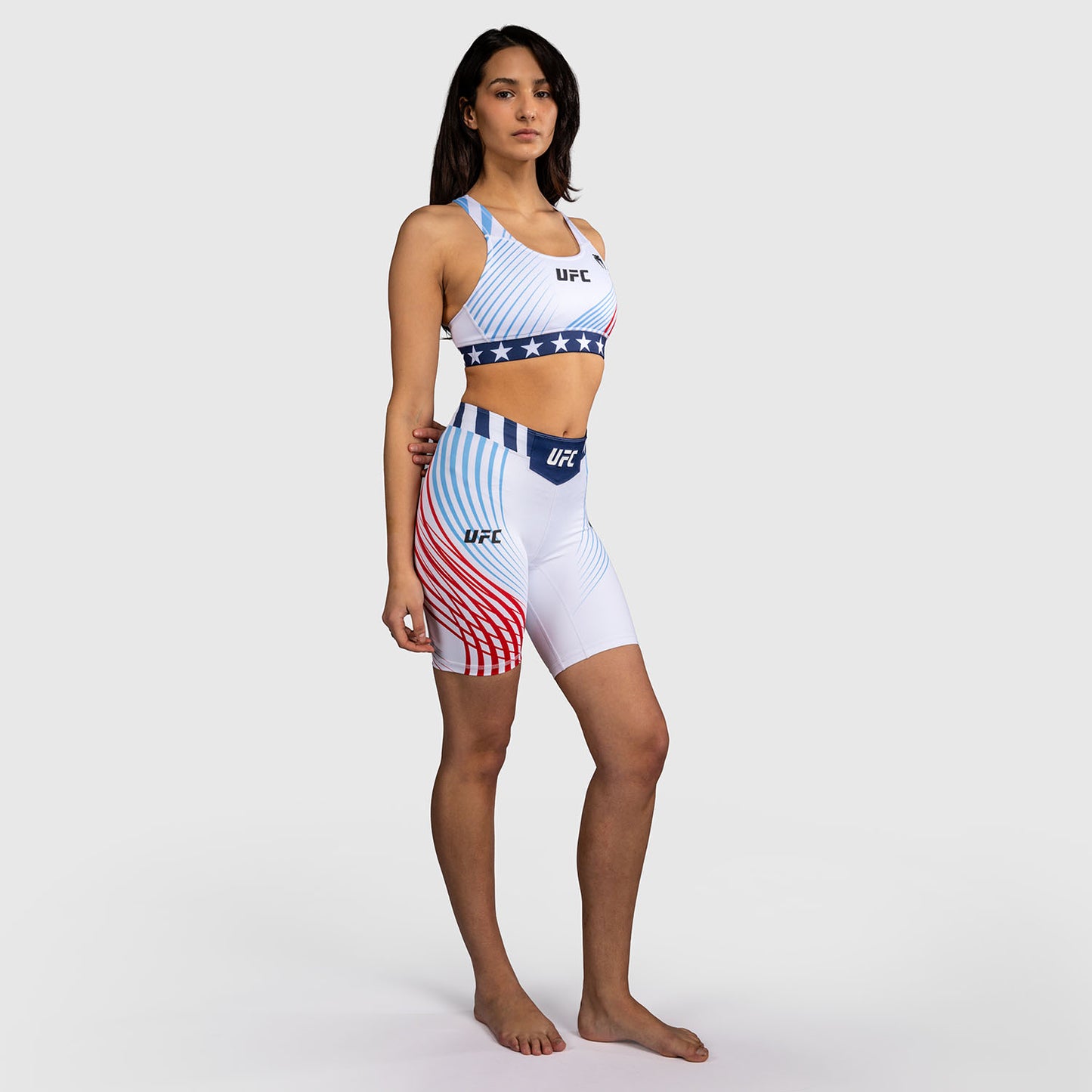 Official UFC Freedom 250 by Venum Authentic Vale Tudo Shorts de ajuste largo para mujer - Blanco