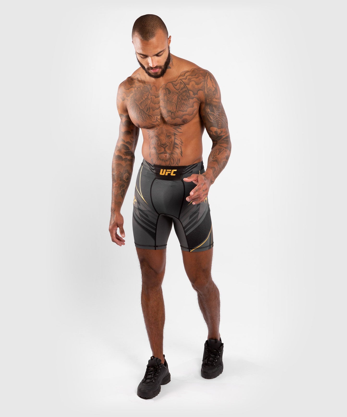 UFC Herren Kompressionsshorts Venum Authentic Fight Night - Lang geschnitten -. Champion