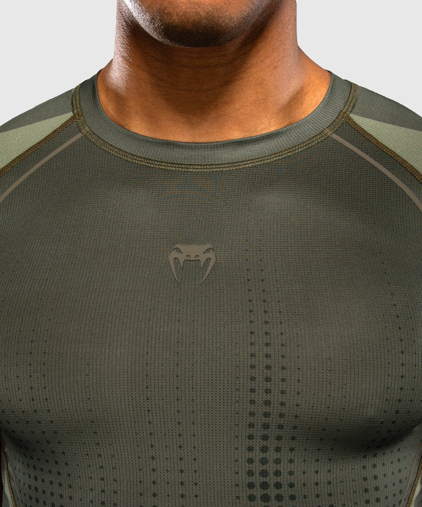 Venum Stealth Kurzarm Rashguard – Khaki/Dunkelgrün