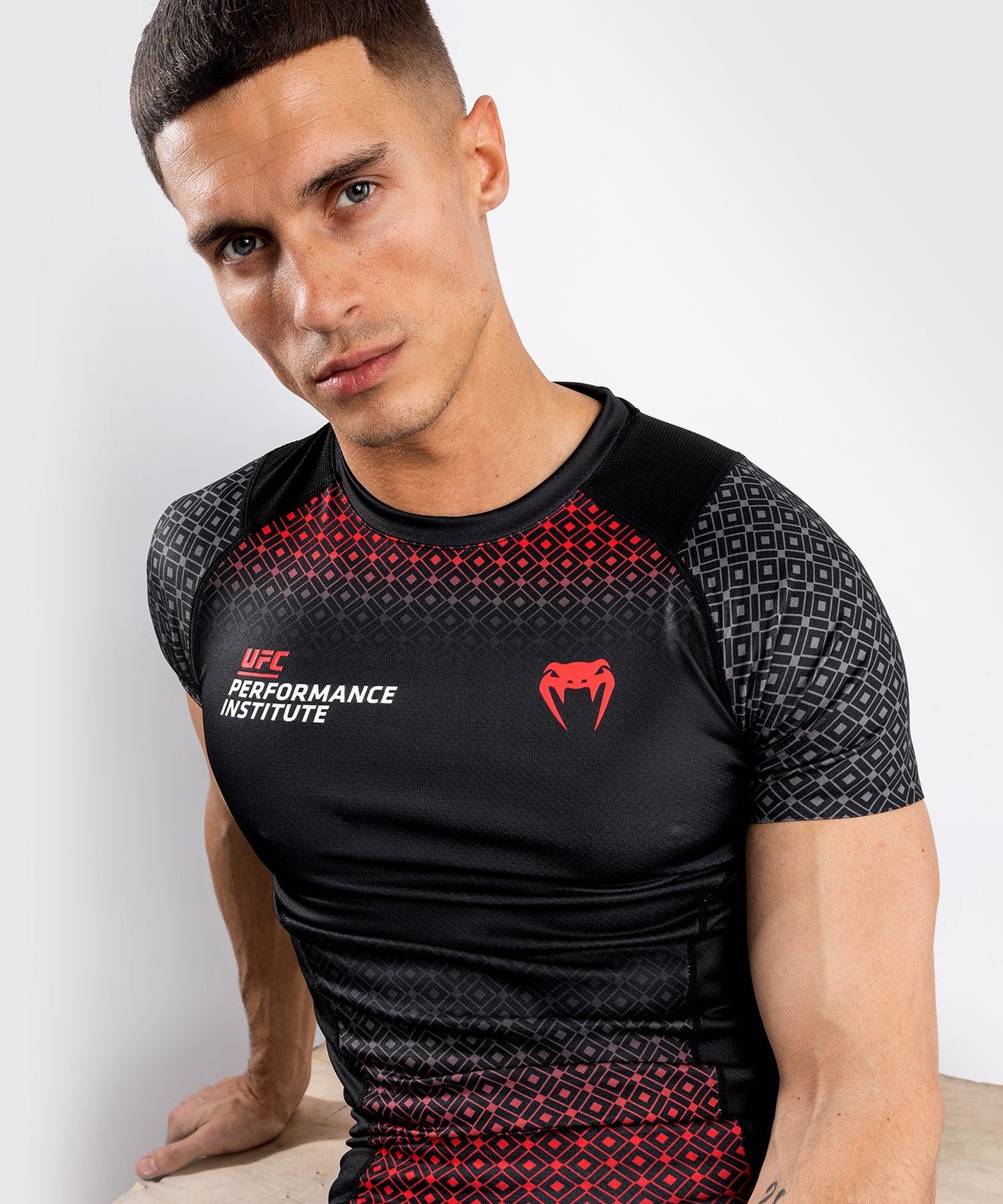 Venum Performance Institute UFC Compression T-Shirt - Kurzarm - Schwarz/Rot