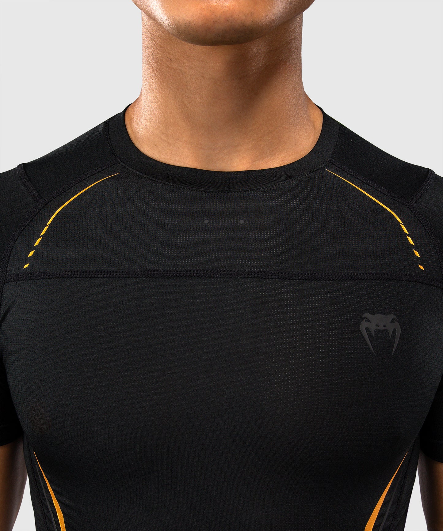 Venum G-Core Rashguard a Maniche Corte - Nero/Oro