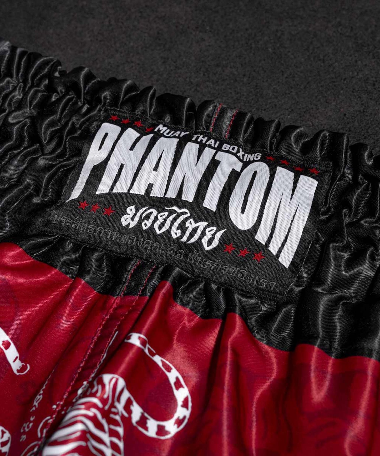 Short de Muay Thai Phantom Athletics Sak Yant - Rouge