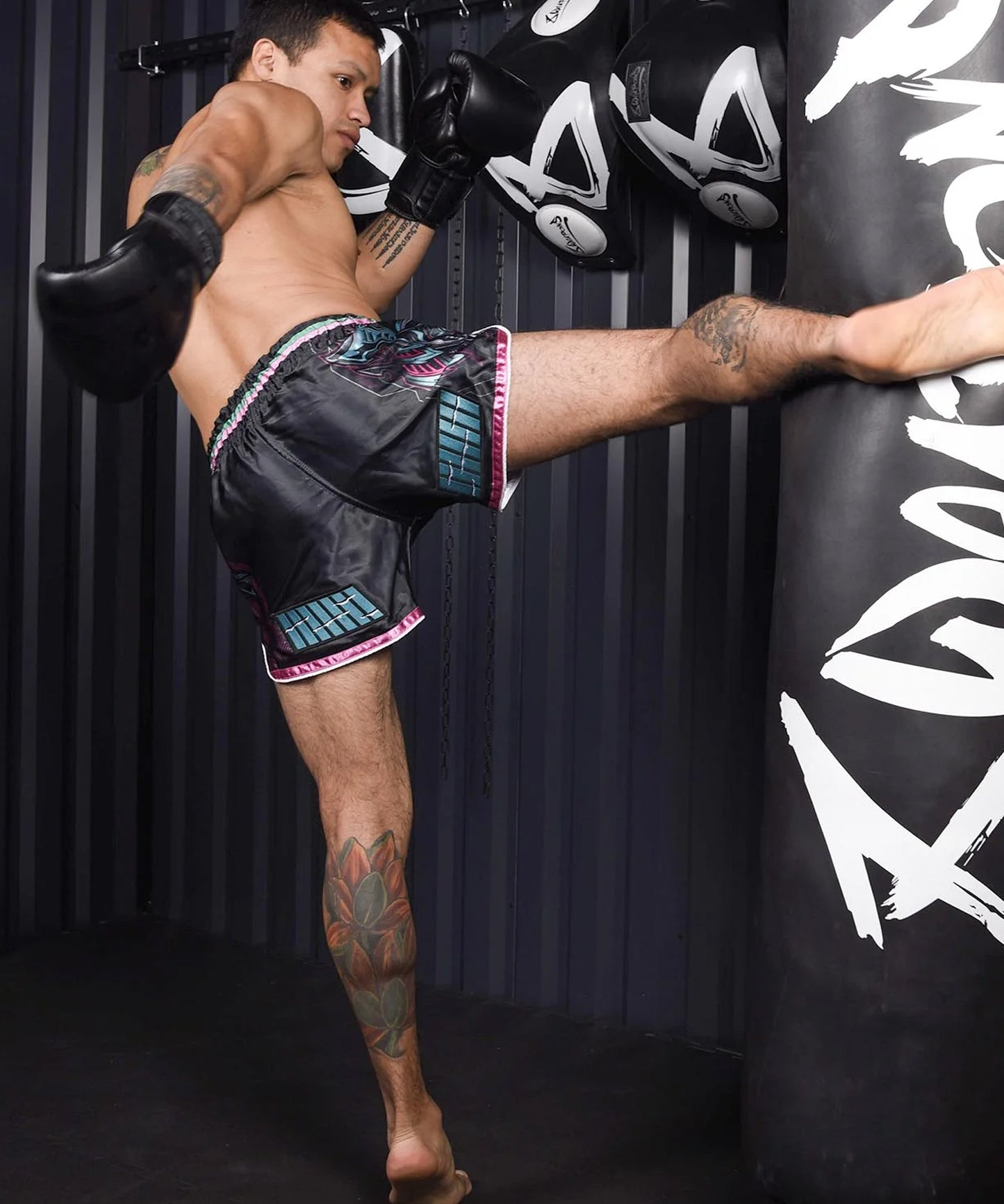 Short de Muay Thai 8 Weapons Samurai 2.0 - Noir/Rose