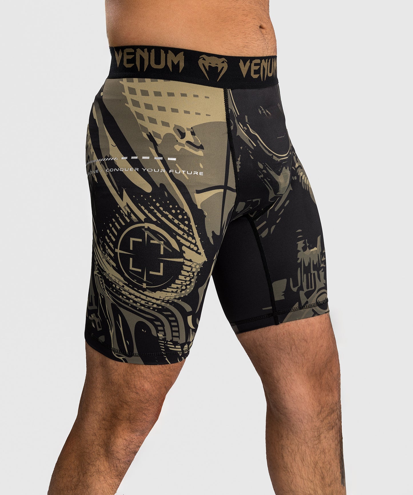 Venum Invader Pantaloncini a compressione - Nero/Sabbia