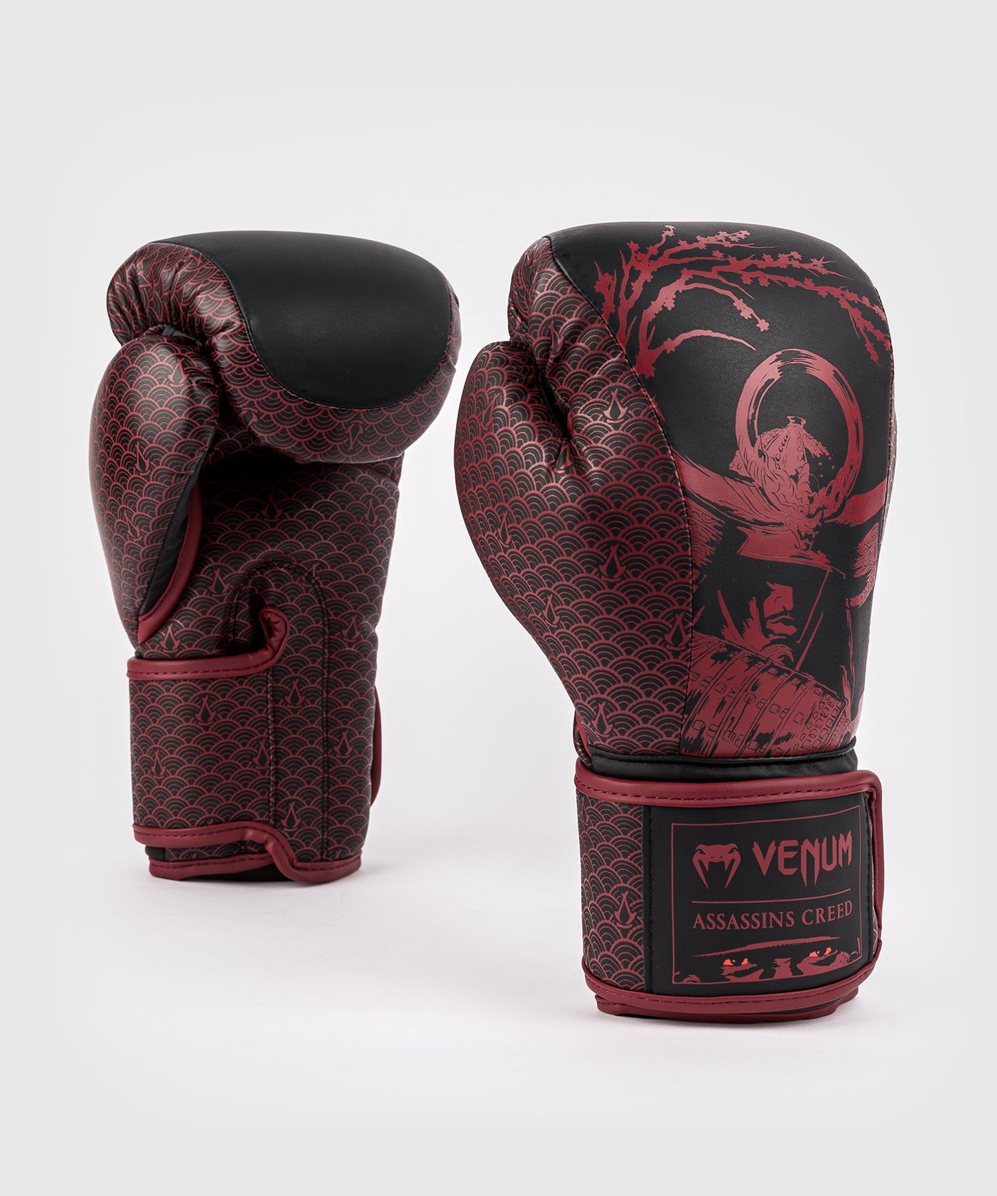 Venum x Assassin’s Creed Shadows Boxhandschuhe - Bordeauxrot/Schwarz