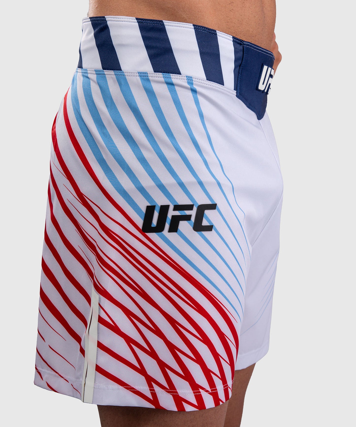 Official UFC Freedom 250 by Venum Authentic Fight Night Pantaloncini da combattimento taglio corto da uomo - Bianco
