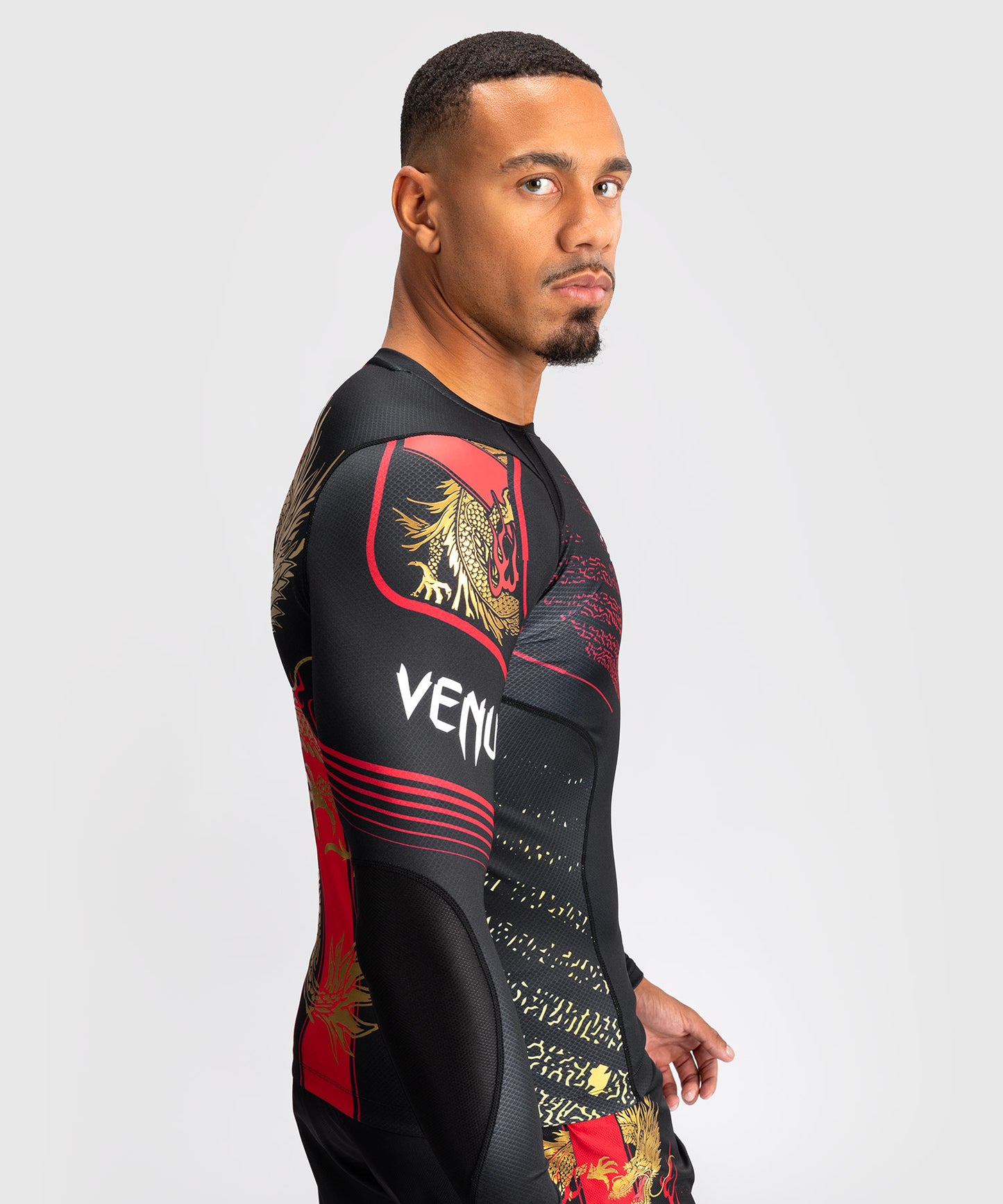 Venum x TEKKEN 8 - Marshall Law Rashguard - Negro/Rojo/Dorado