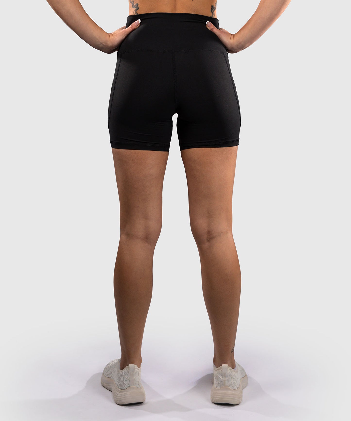 Venum Essential Kompressionsshorts - Schwarz