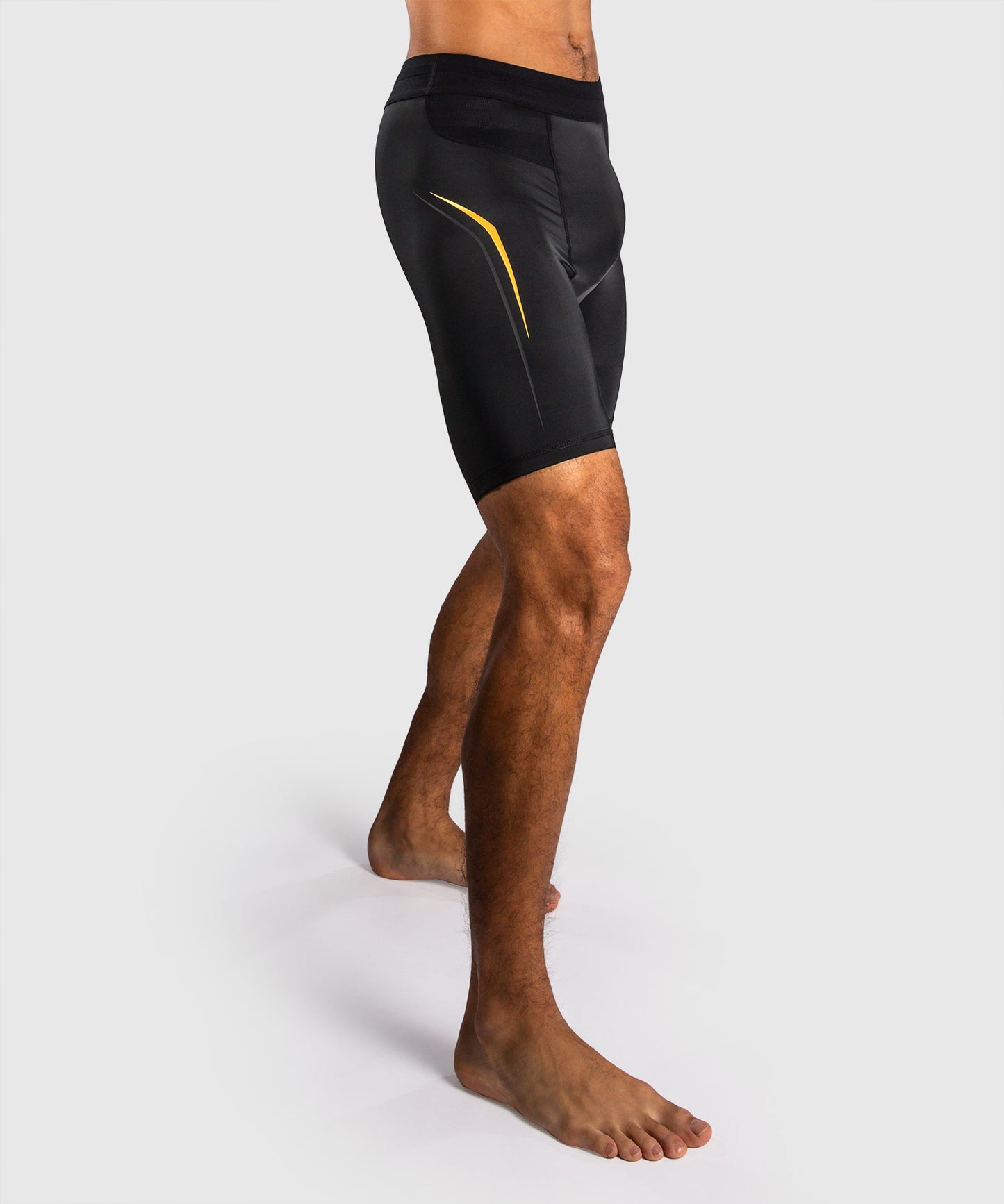 Venum G-Core Pantalón Corto de Compresión - Negro/Oro