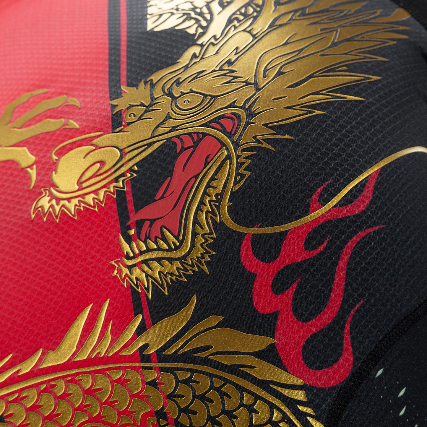 Venum x TEKKEN 8 - Marshall Law Rashguard - Negro/Rojo/Dorado