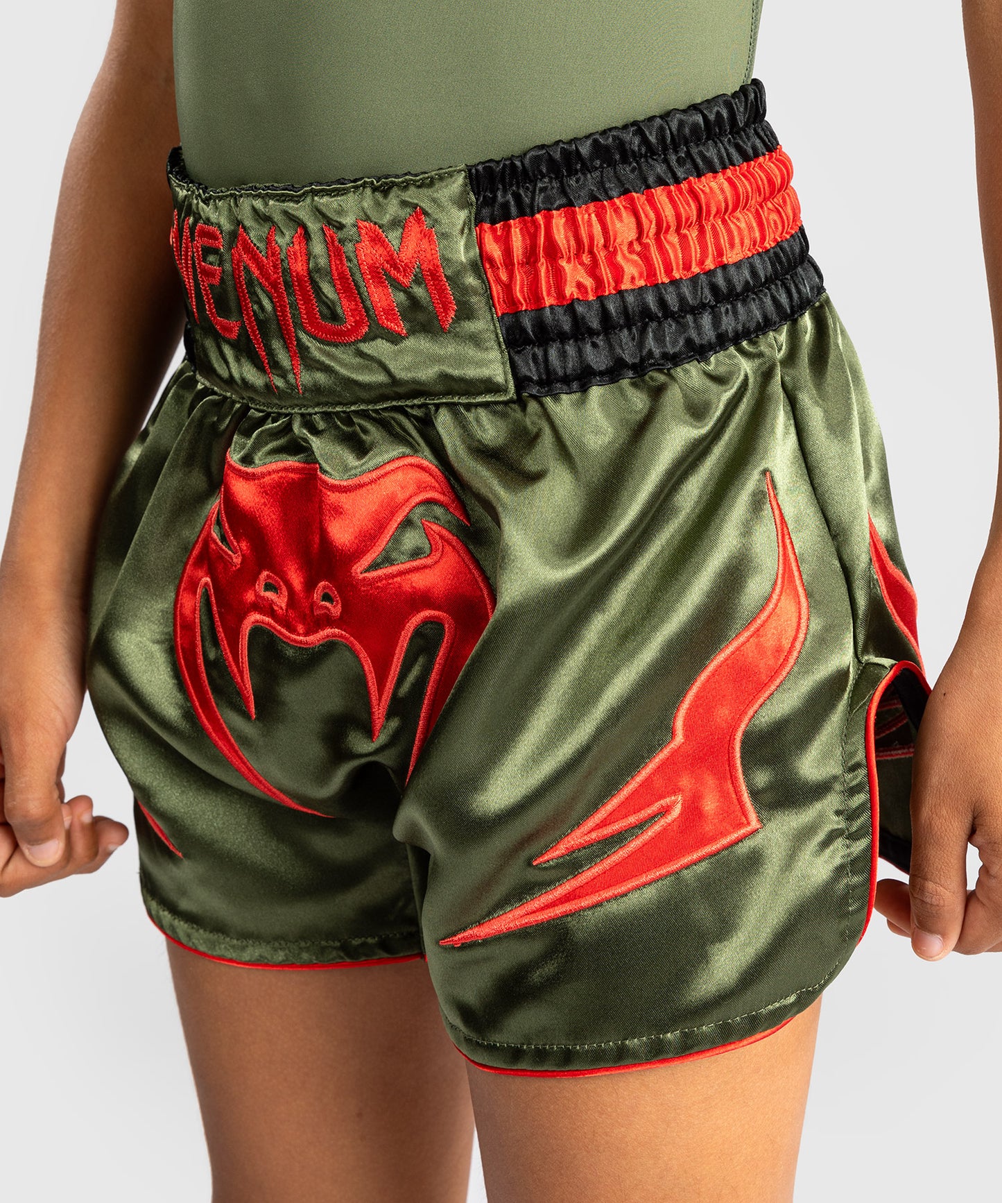 Venum Inferno Kinder Muay Thai Shorts - Armeegrün/Orange