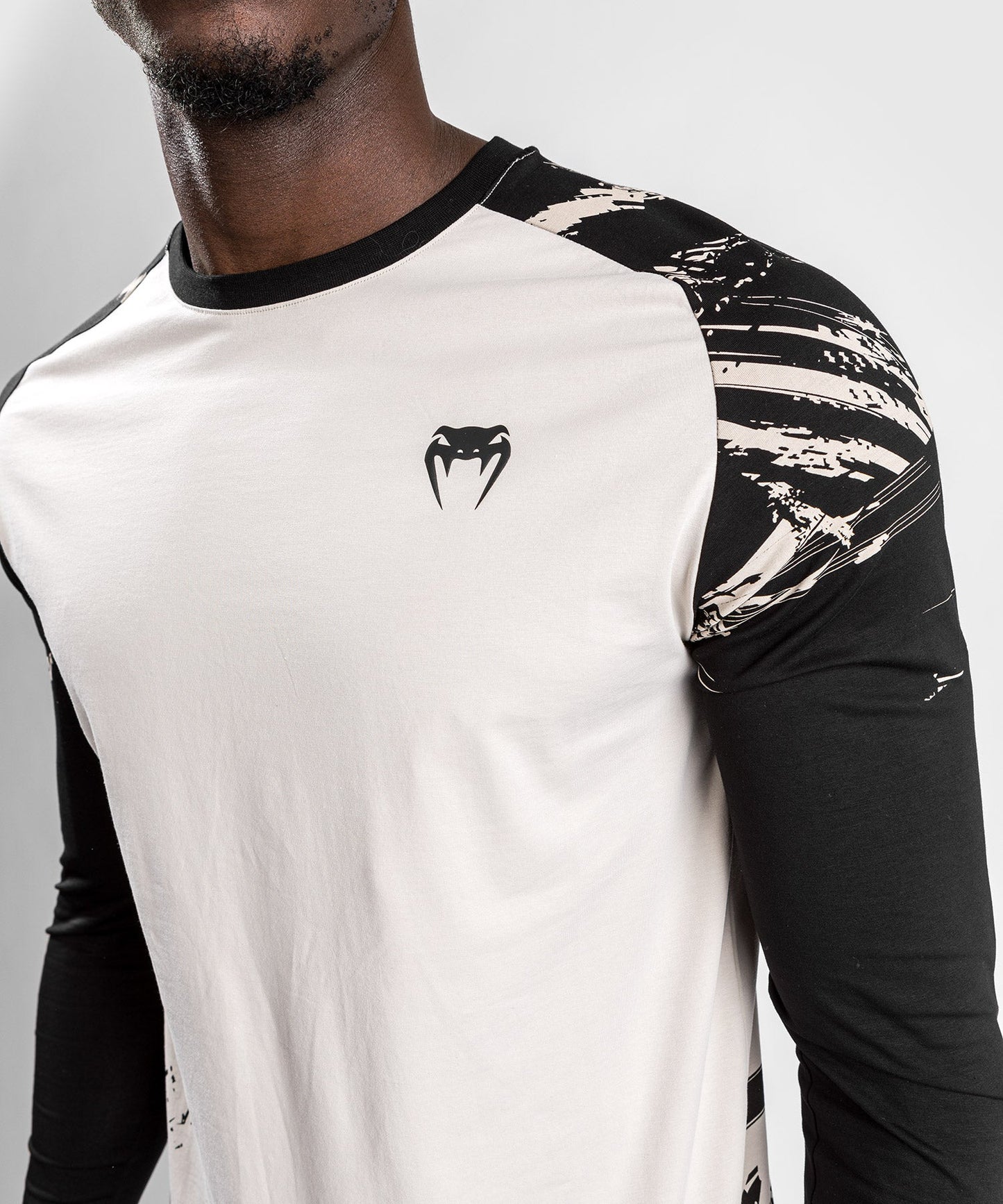 Venum Authentic Fight Week 2.0 UFC T-Shirt - Langarm - Sand