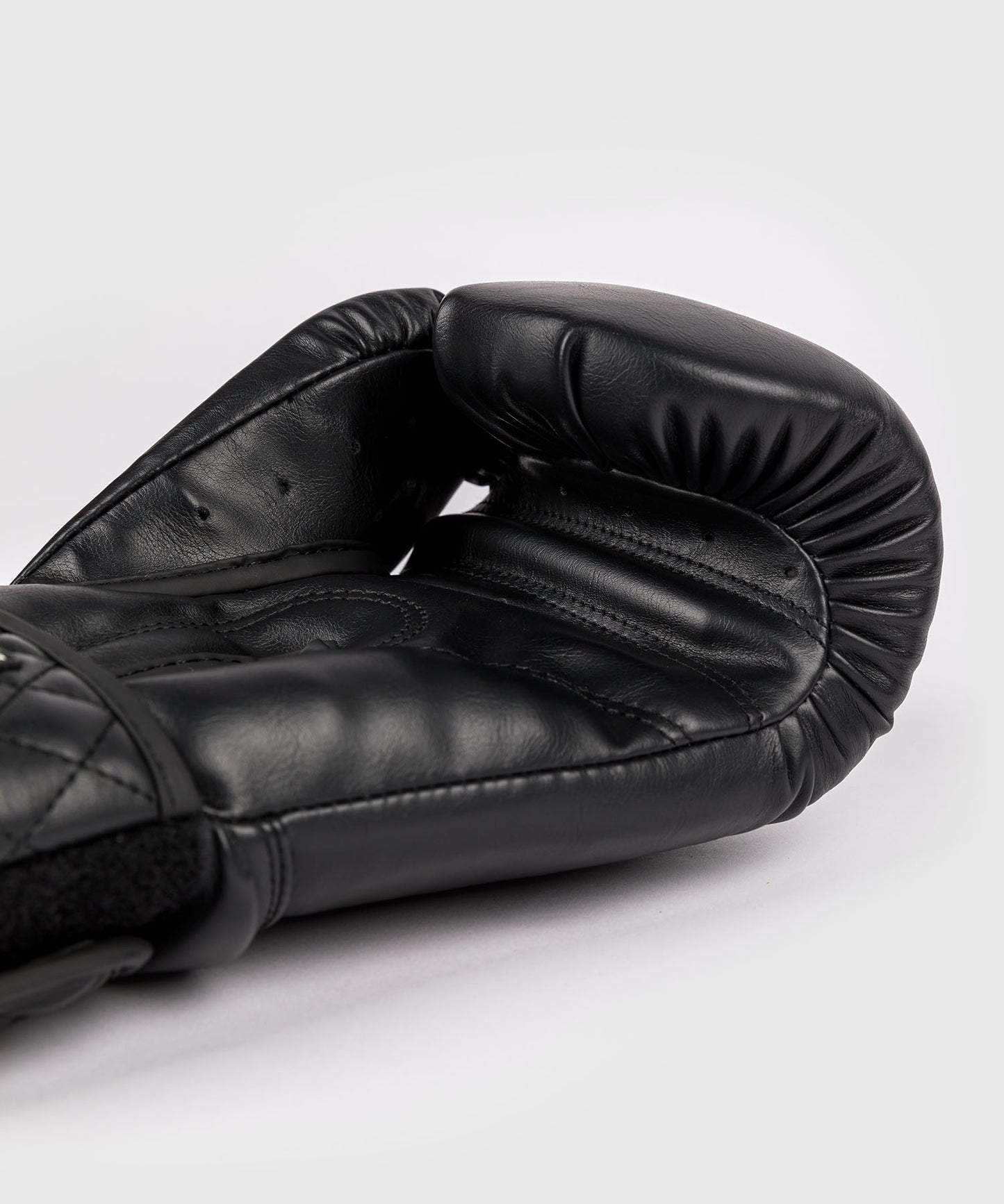 Venum Impact Classic Boxhandschuhe - Schwarz