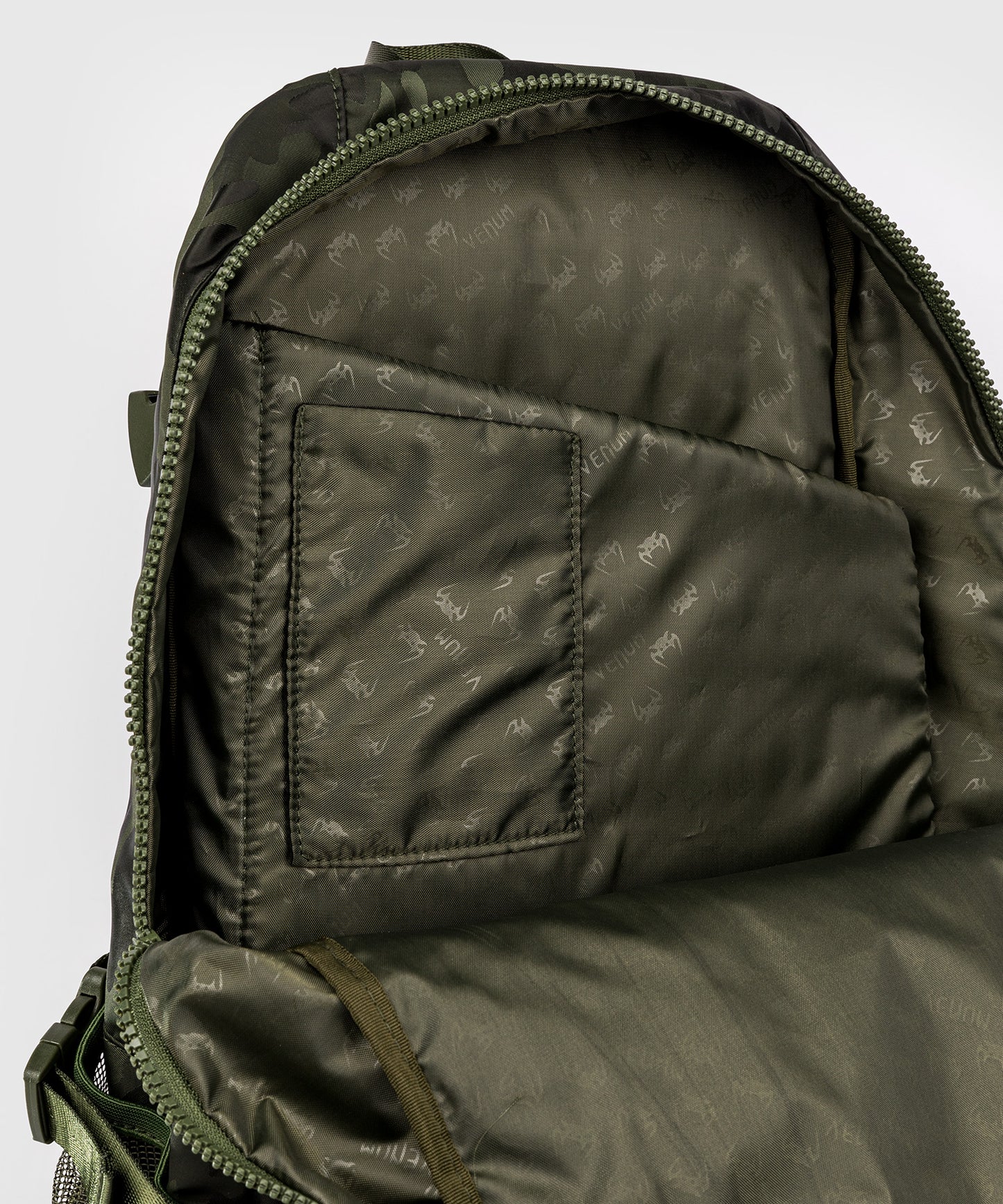 Venum Challenger Pro Rucksack (20-25L) – Khaki/Camo
