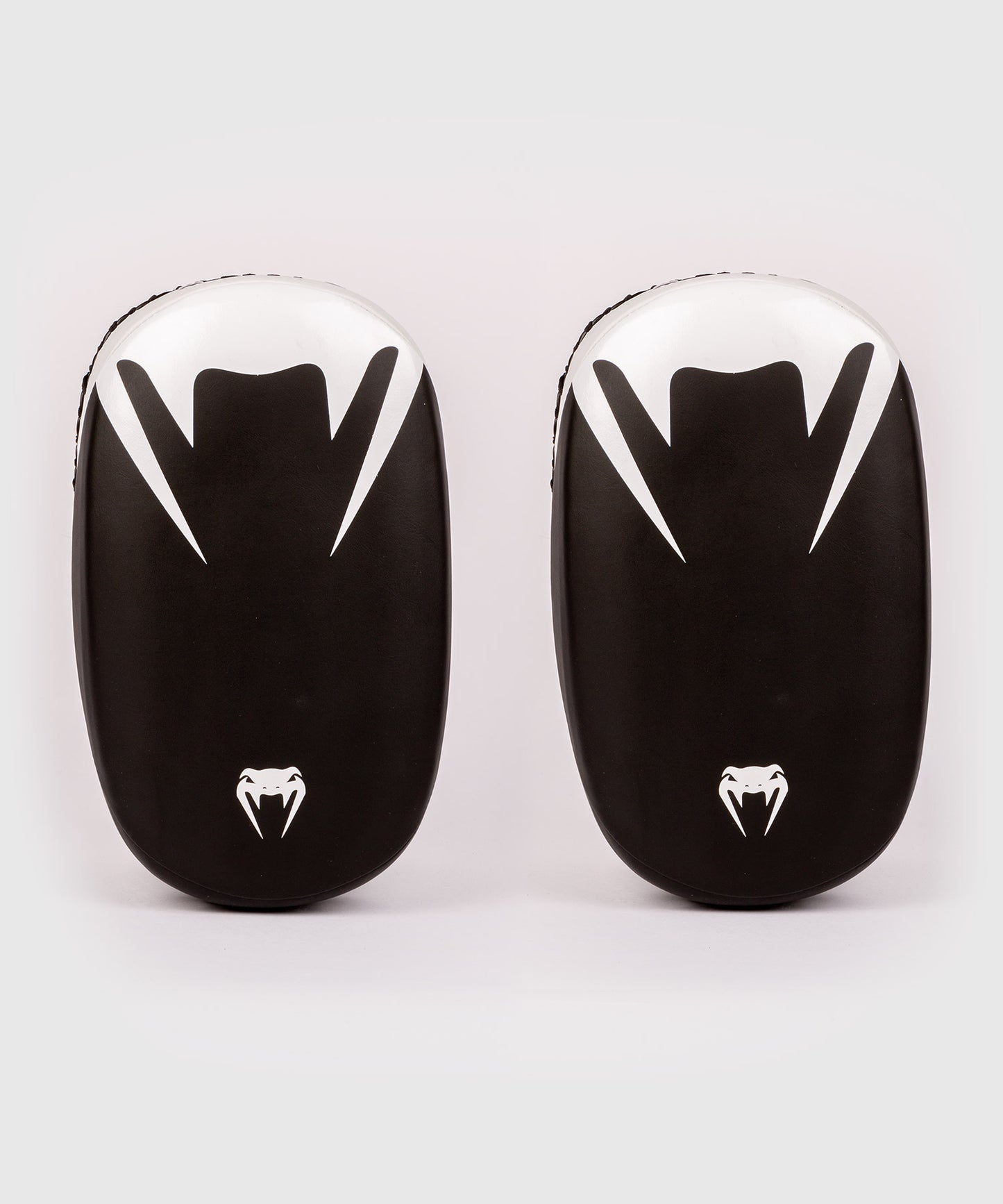 Venum Light Kick Pads - Negro/Blanco