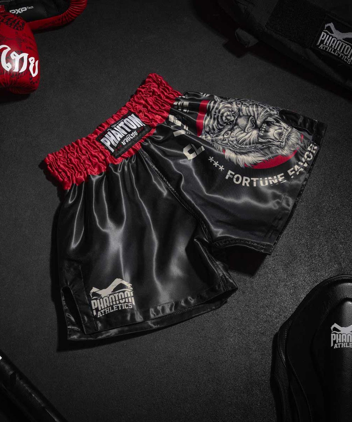 Phantom Athletics Tiger Unit Pantaloncini Muay Thai - Nero/Rosso