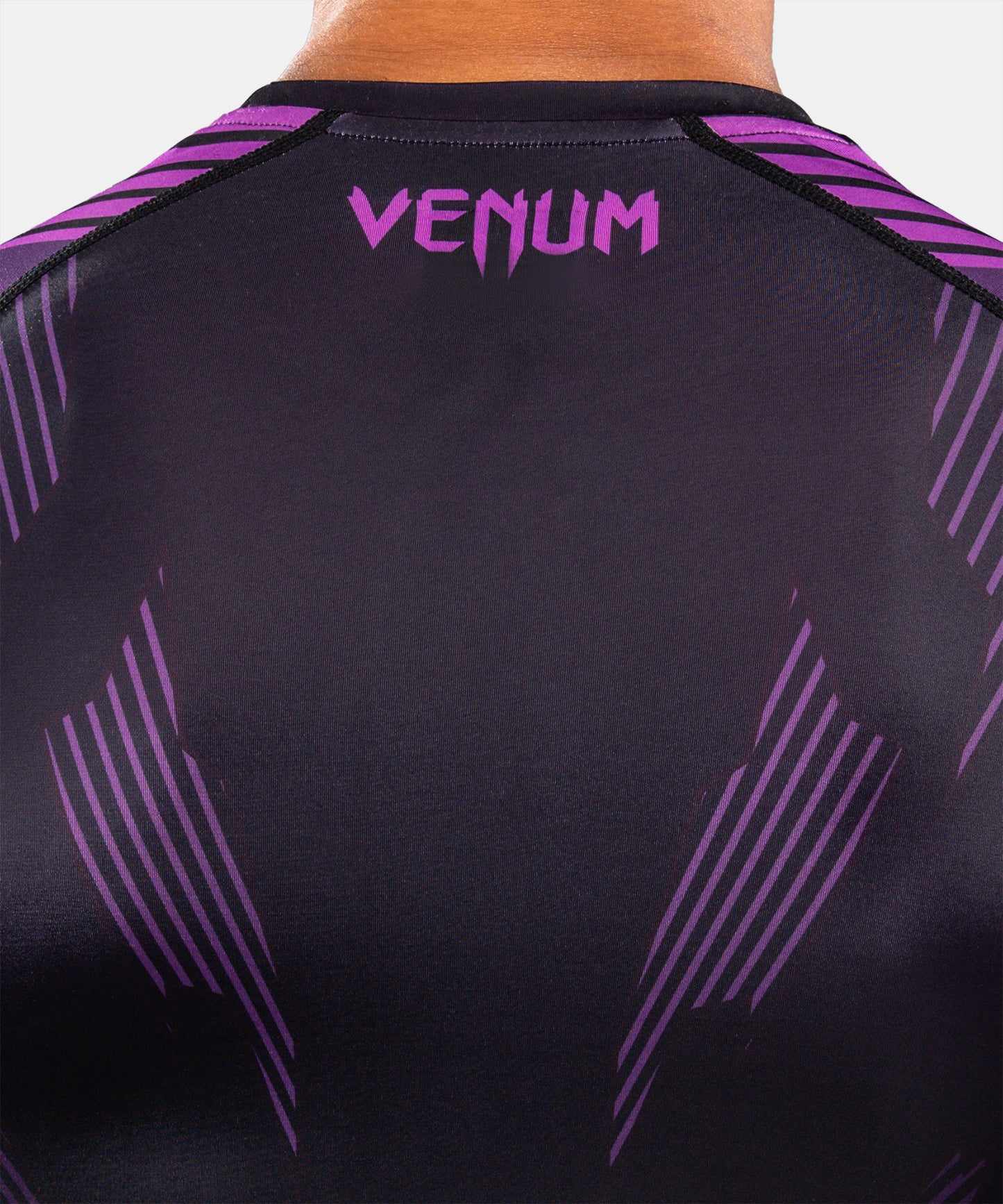 Venum No-Gi 6.0 Rashguard Manga Corta - Negro/Púrpura